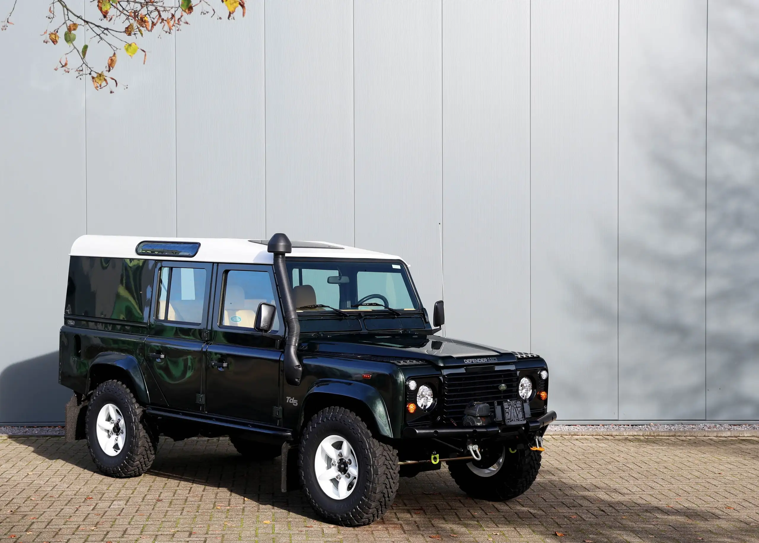 Land Rover - Defender