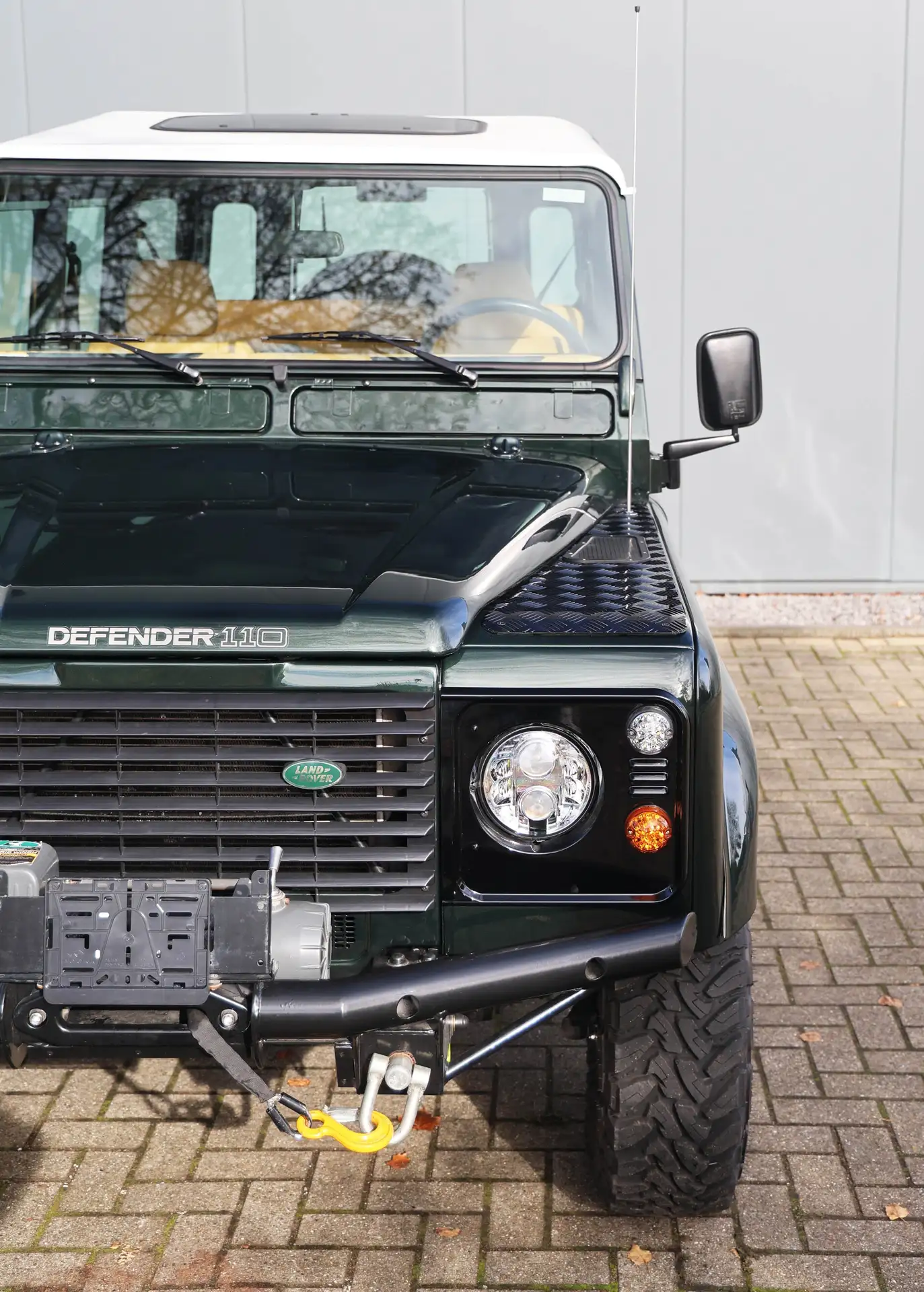 Land Rover - Defender