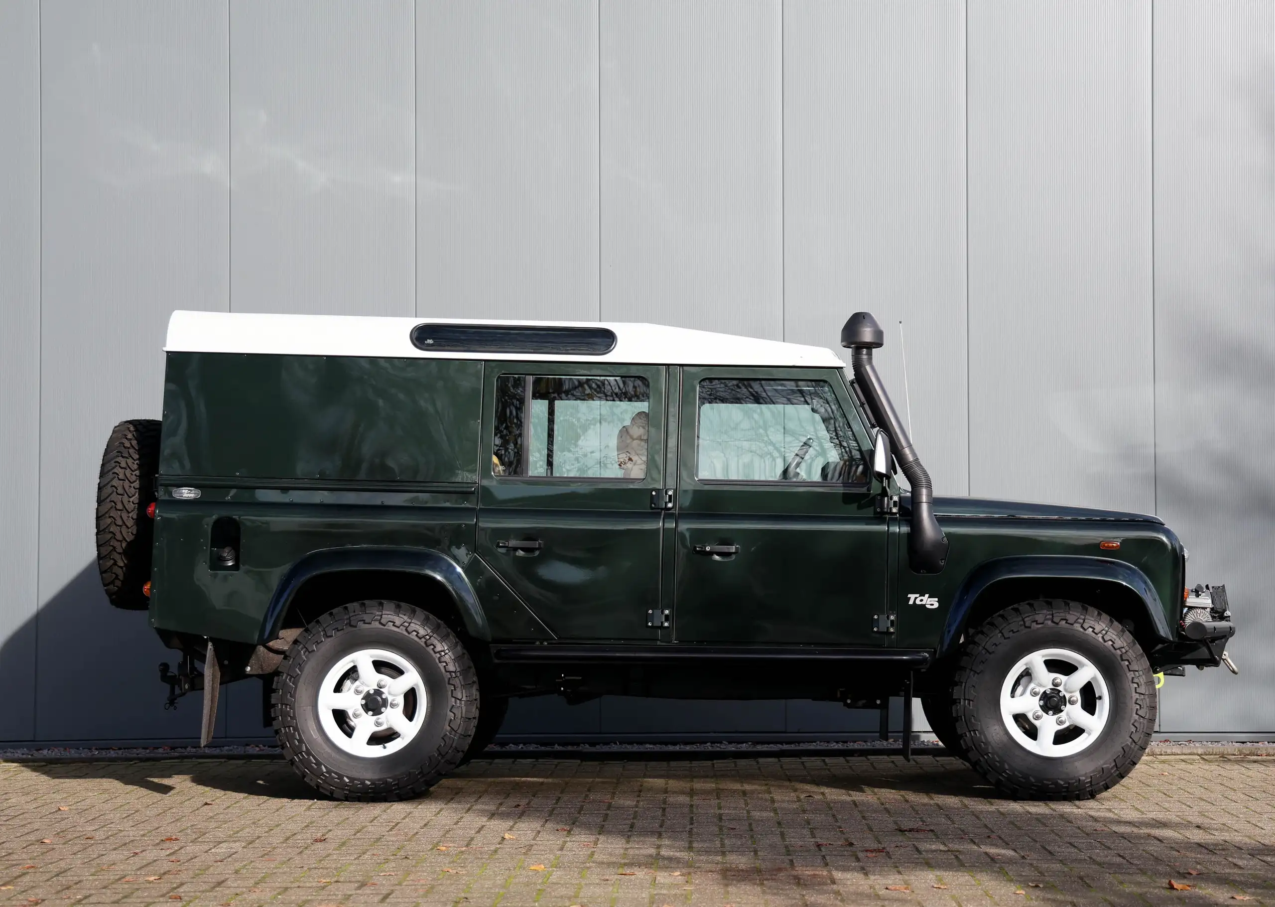 Land Rover - Defender