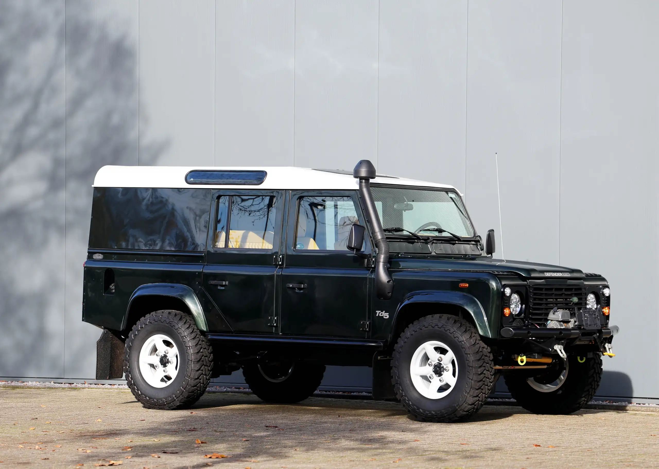 Land Rover - Defender