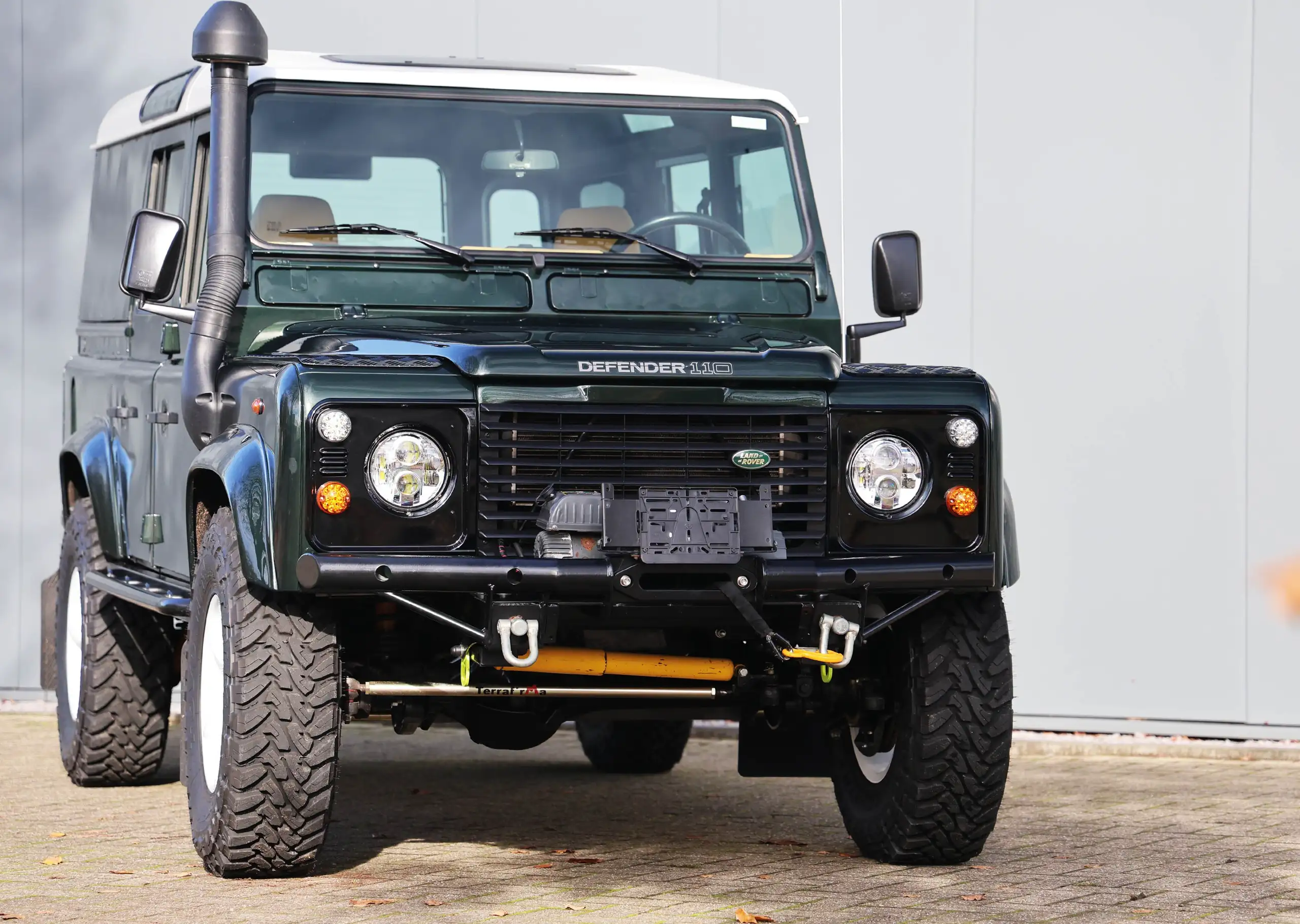 Land Rover - Defender