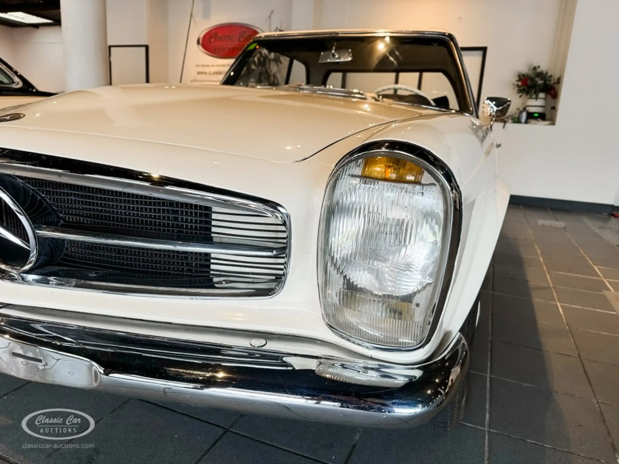 Mercedes-Benz - 230