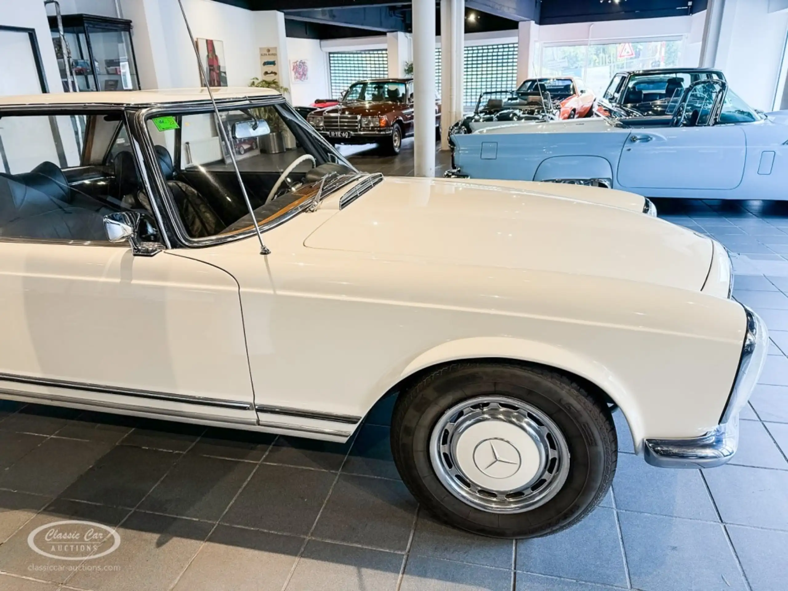 Mercedes-Benz - 230