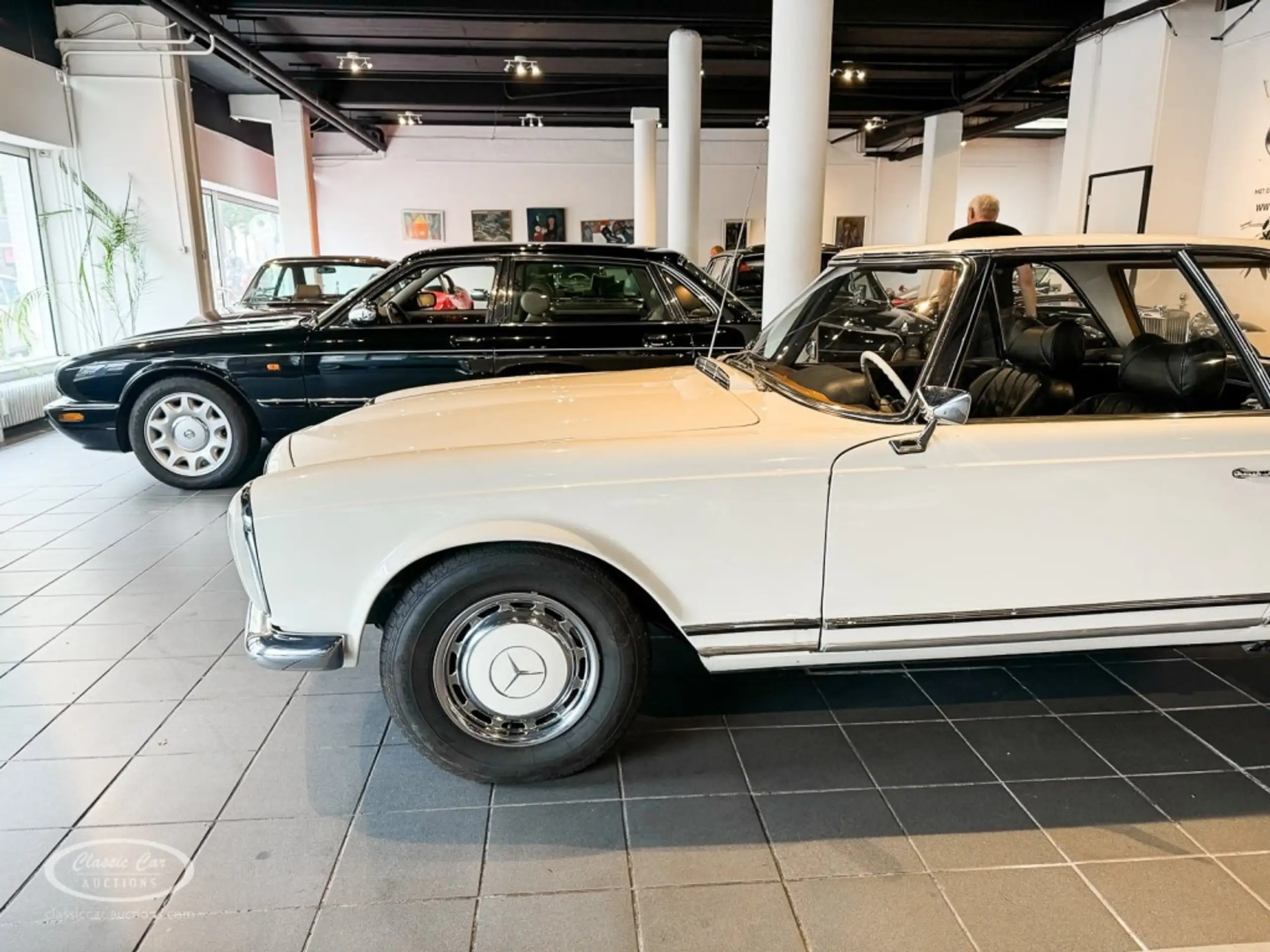 Mercedes-Benz - 230