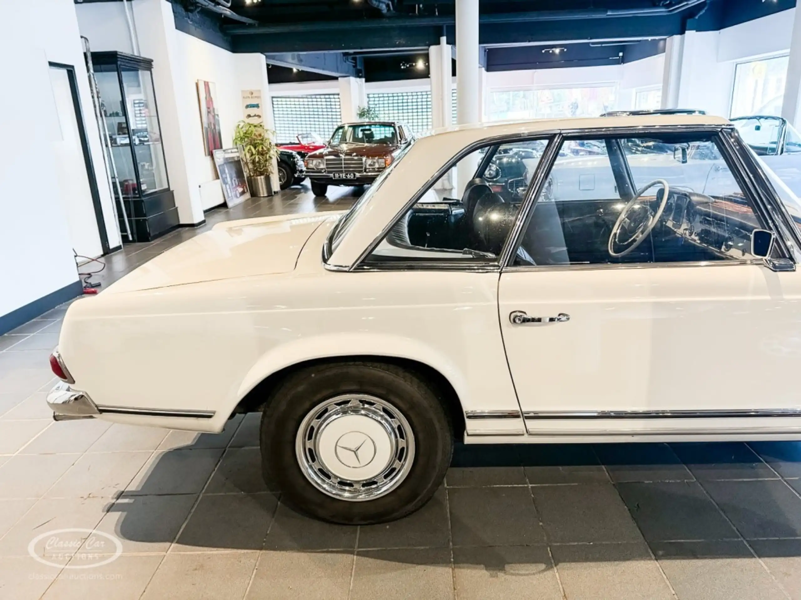 Mercedes-Benz - 230