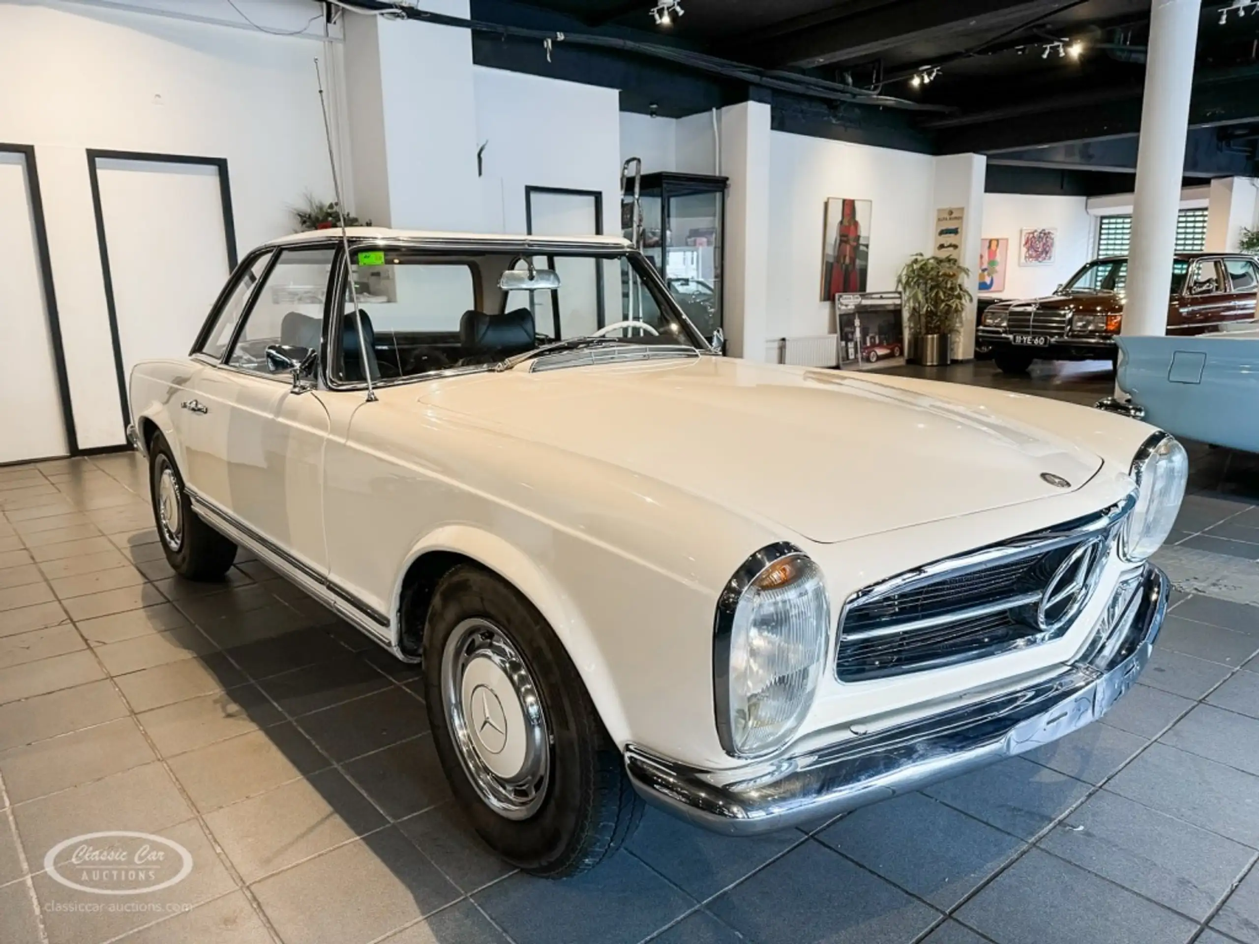 Mercedes-Benz - 230