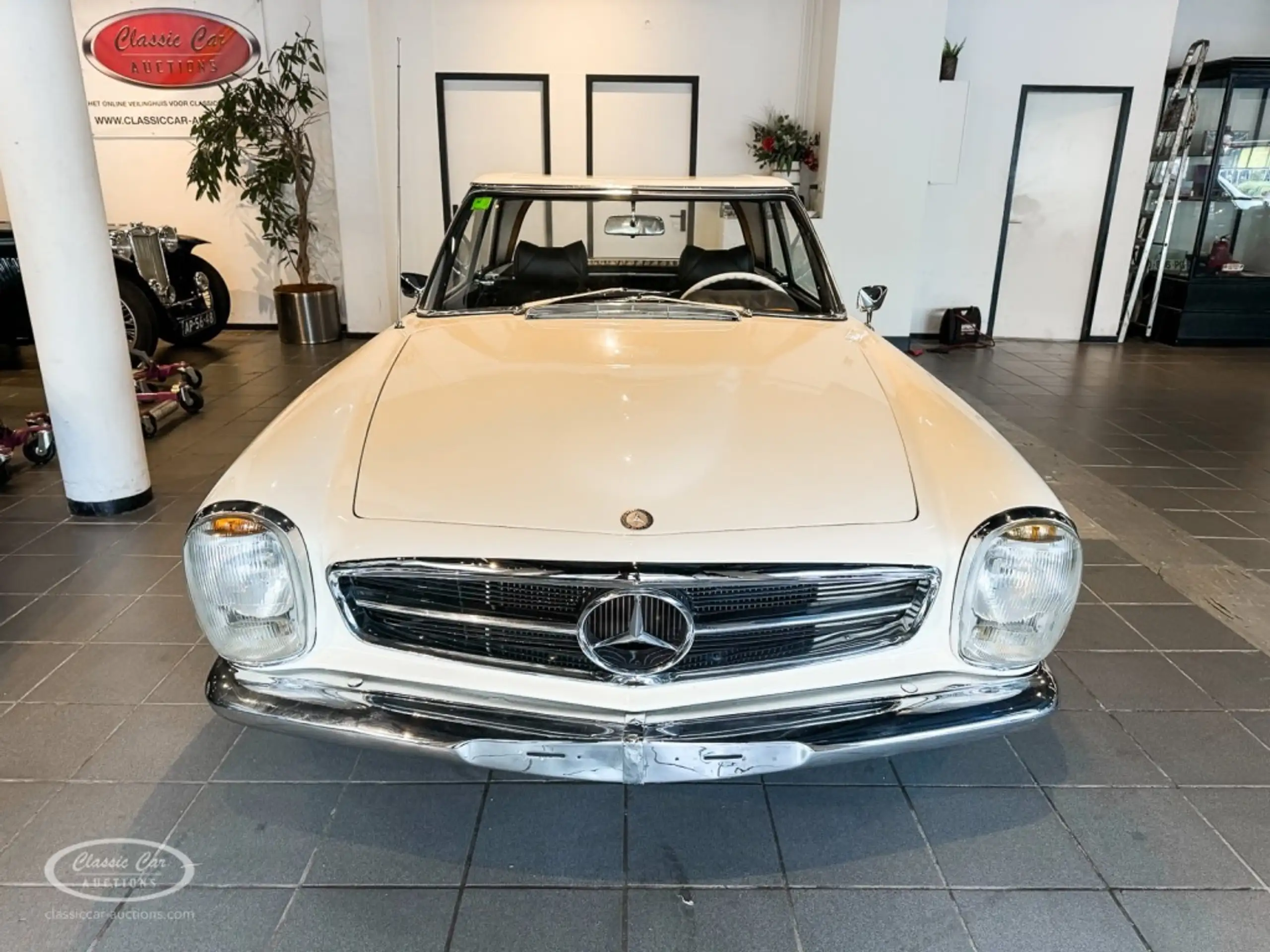 Mercedes-Benz - 230