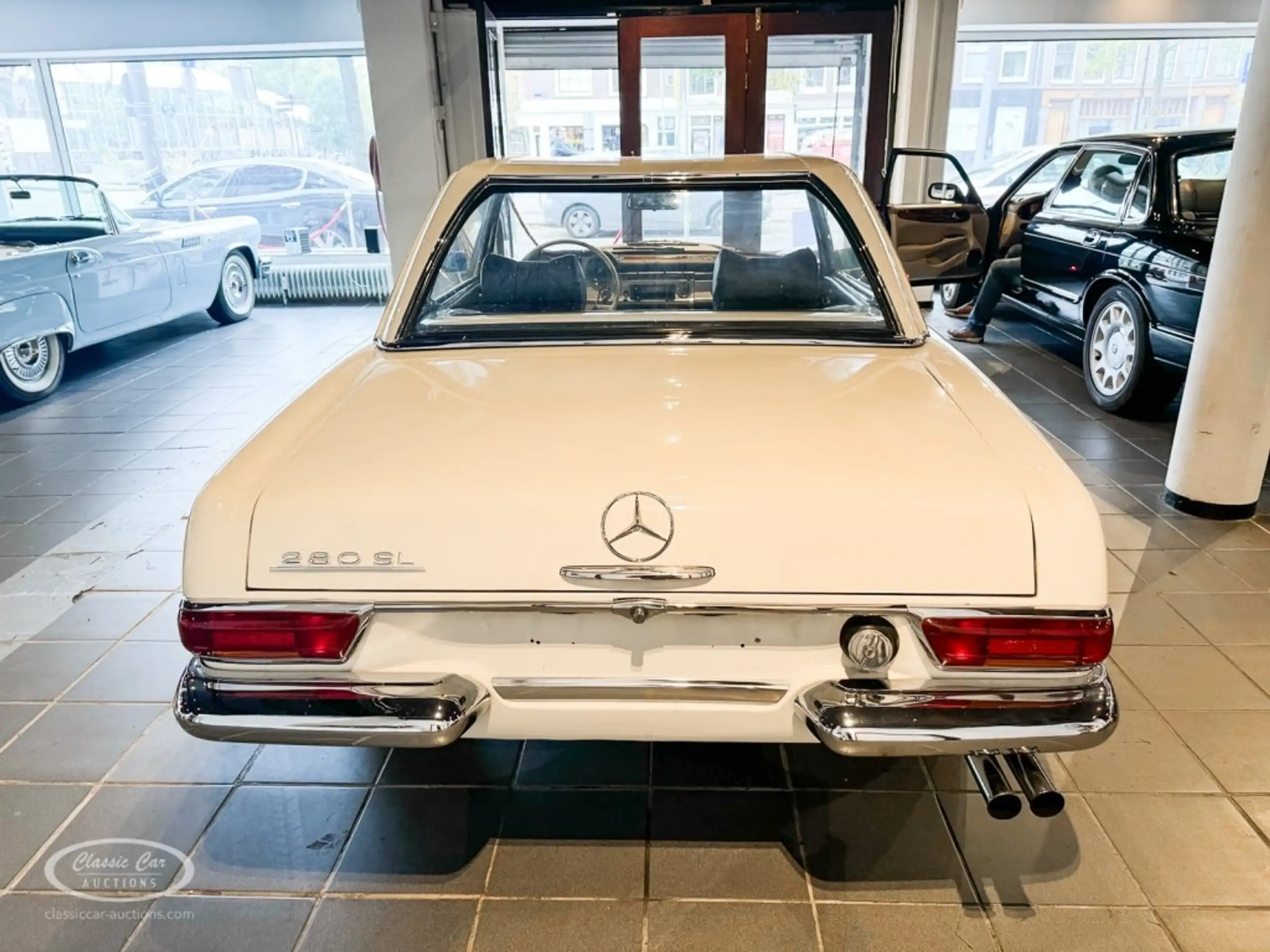 Mercedes-Benz - 230