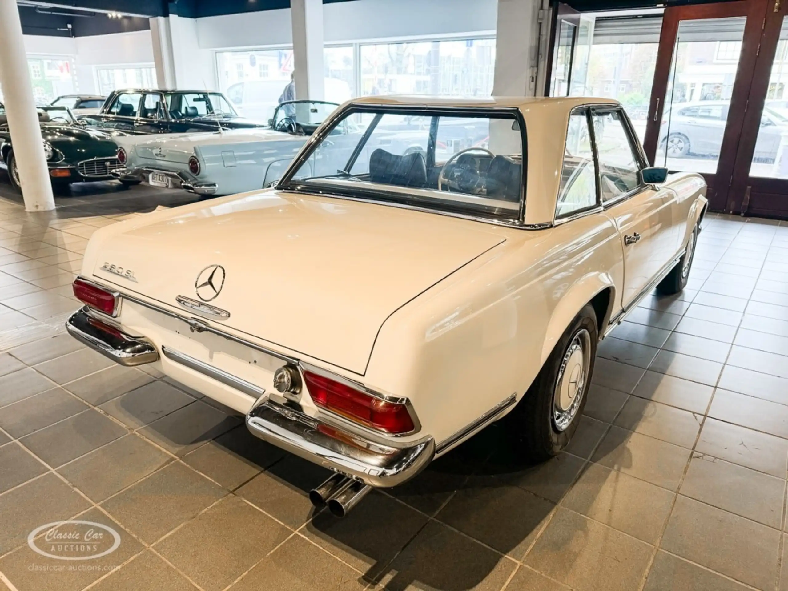 Mercedes-Benz - 230