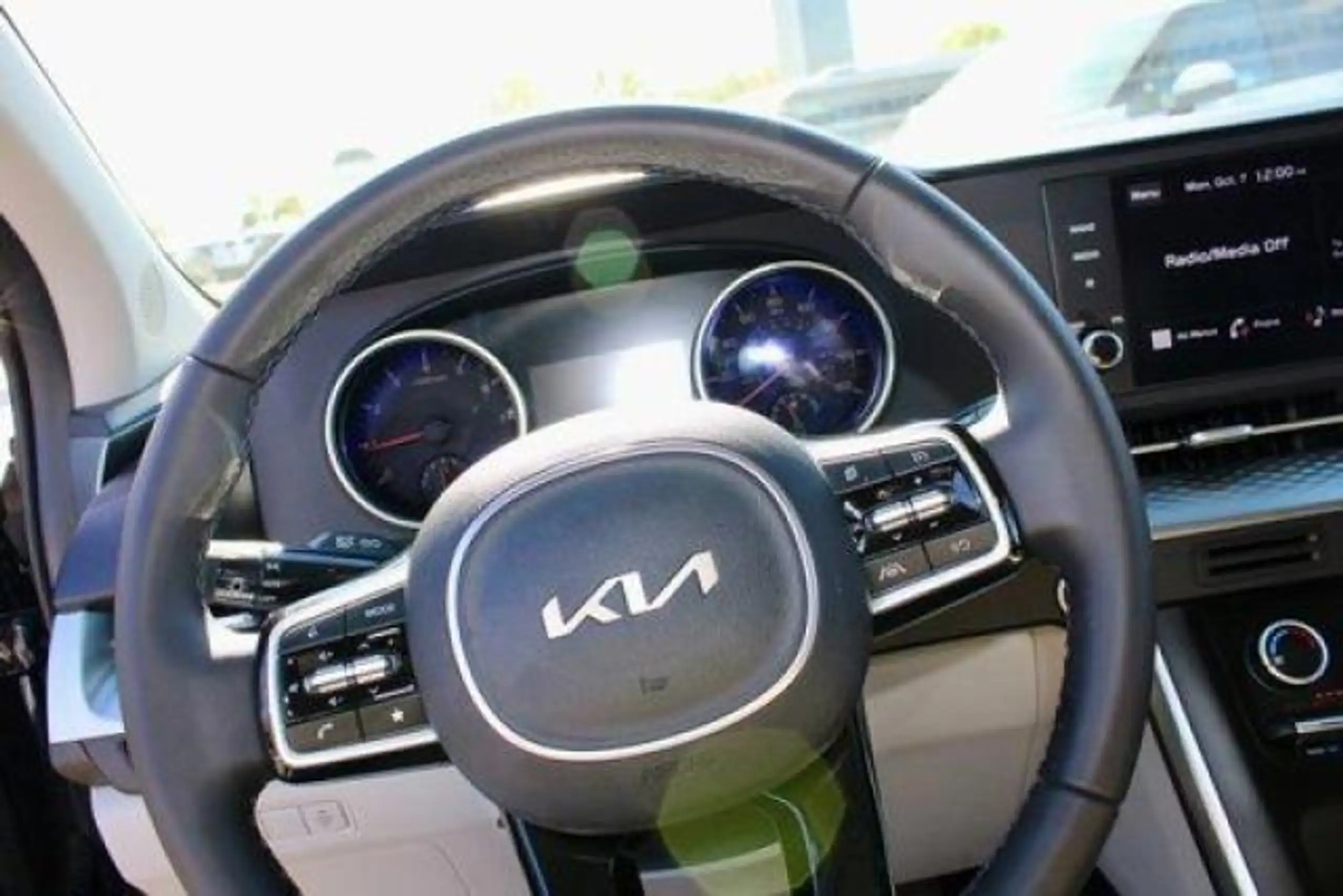 Kia - Carnival