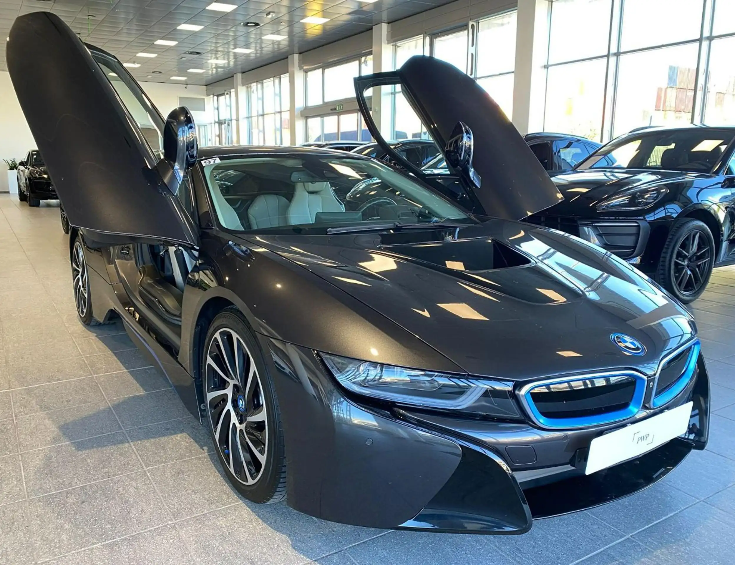 BMW - i8