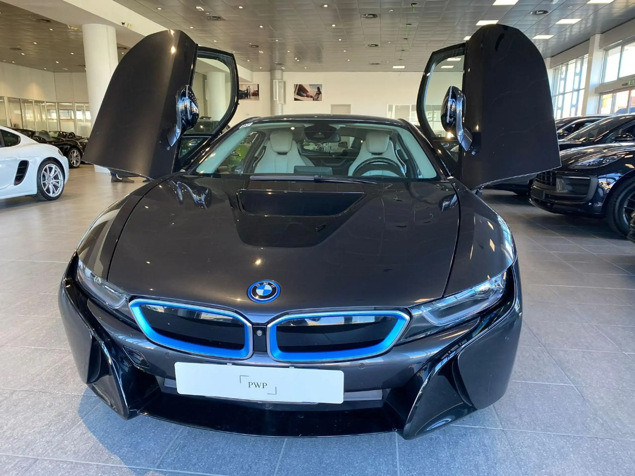 BMW - i8