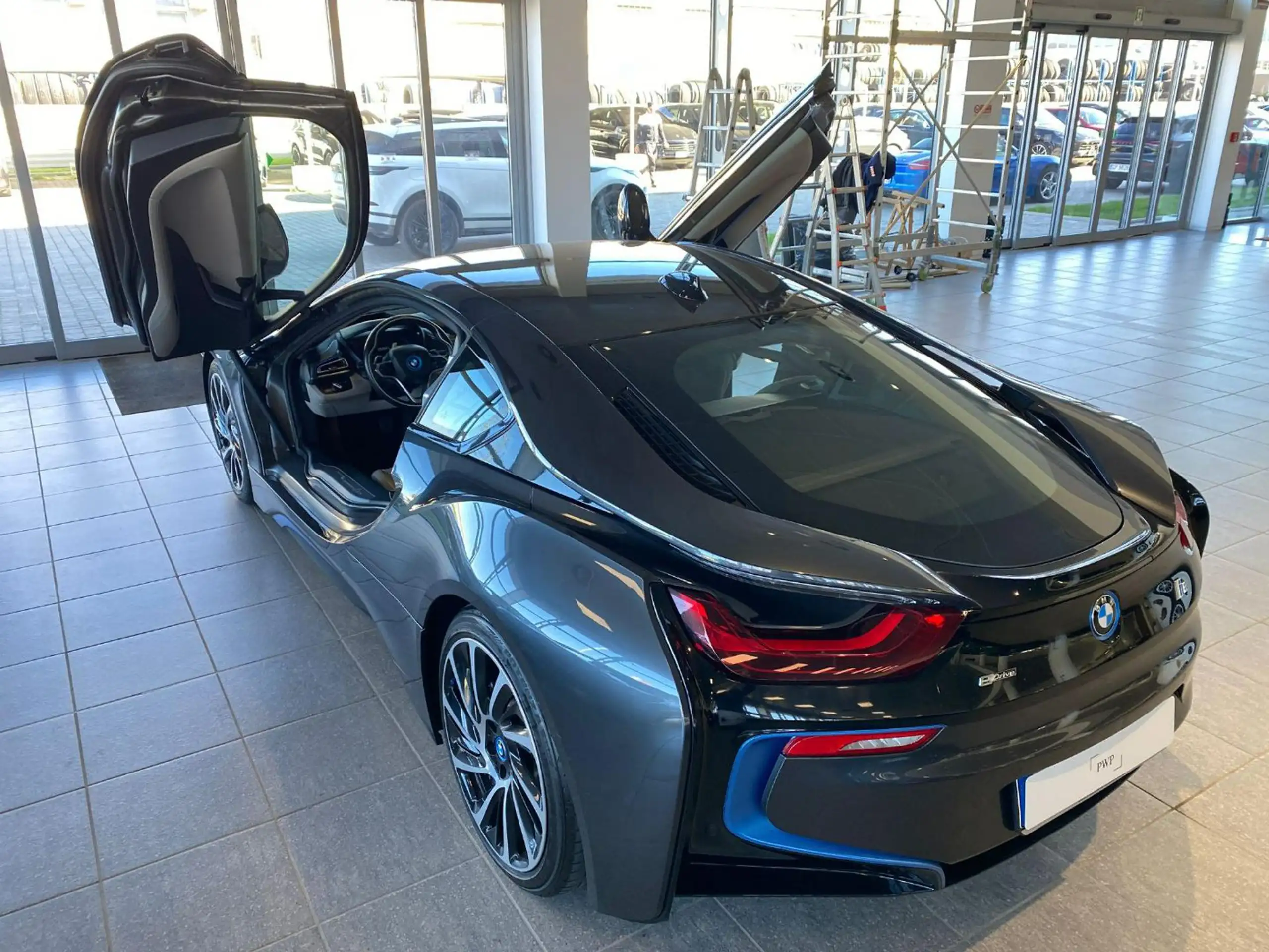 BMW - i8