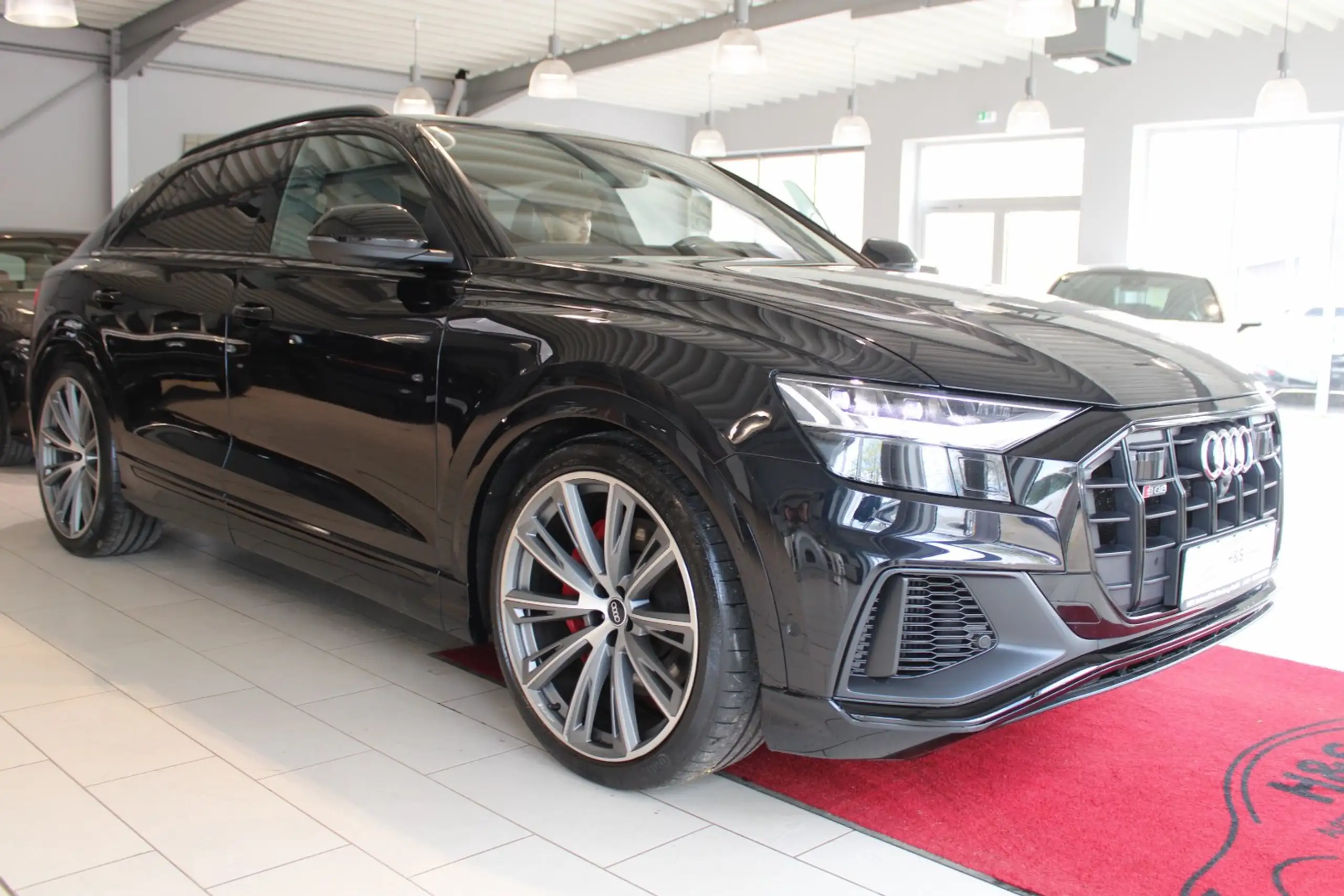 Audi - SQ8