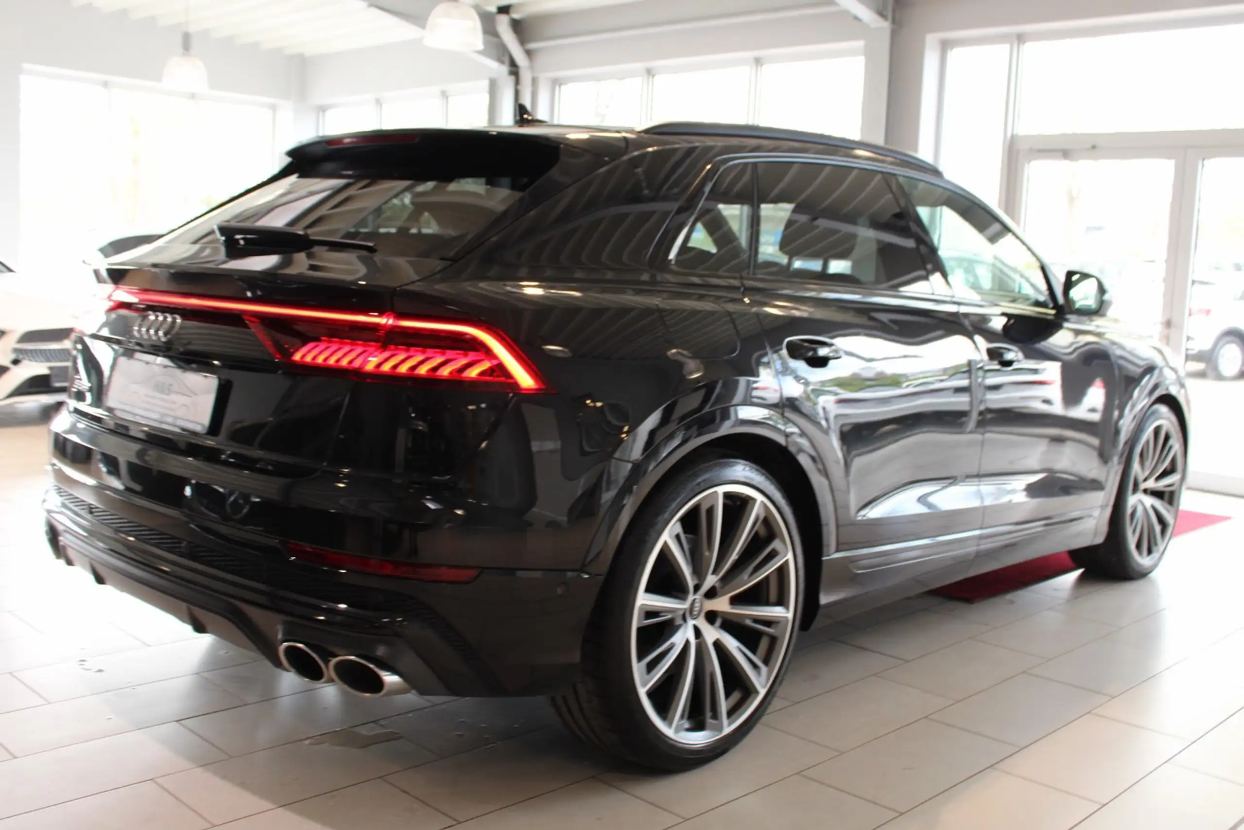 Audi - SQ8