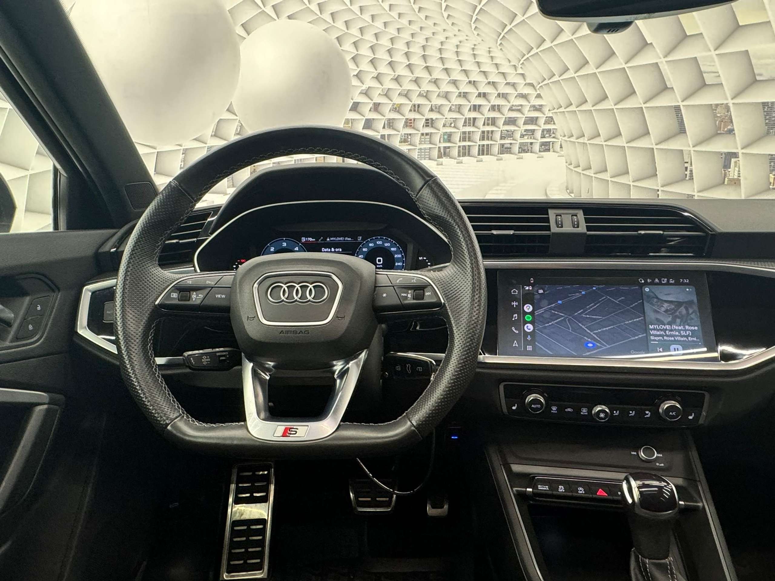 Audi - Q3