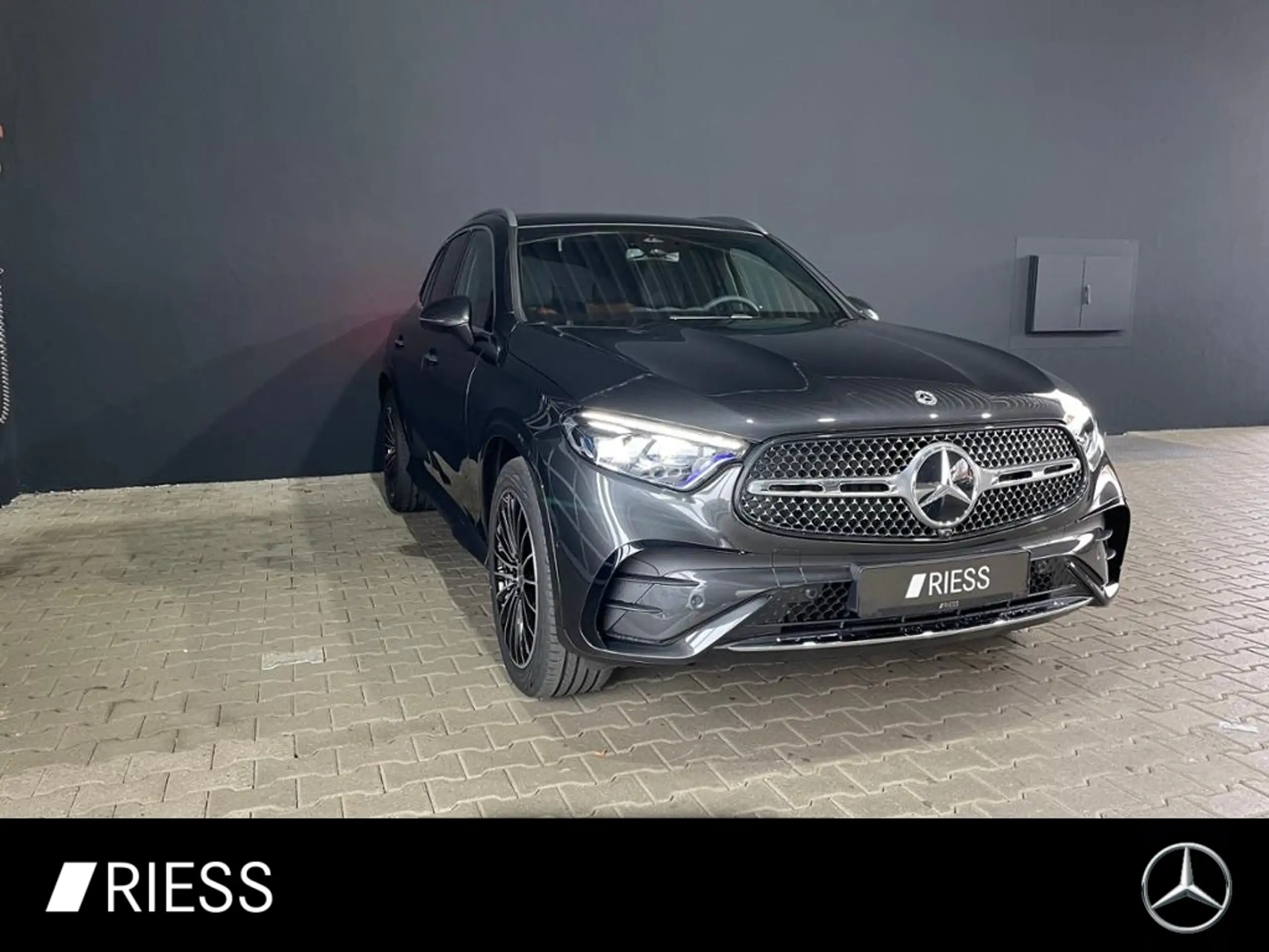 Mercedes-Benz - GLC 220