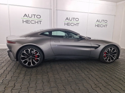 Aston Martin - V8 Vantage