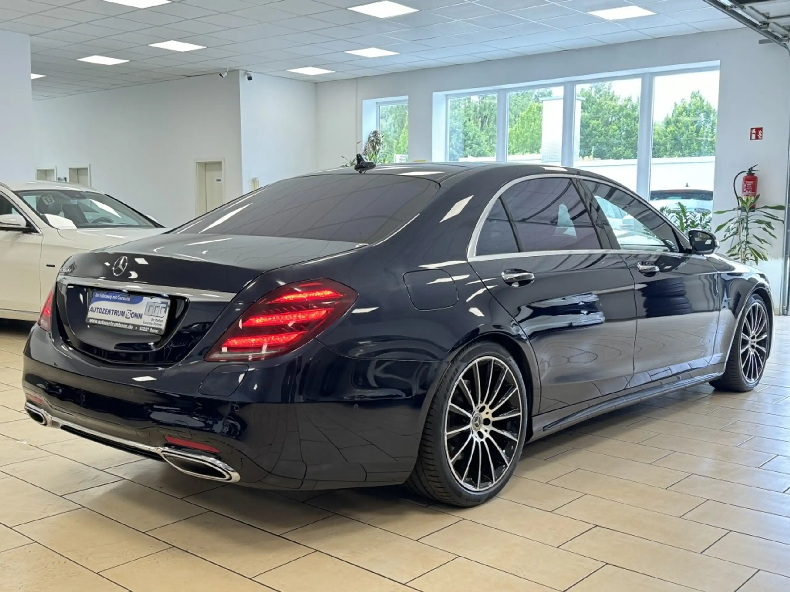 Mercedes-Benz - S 560