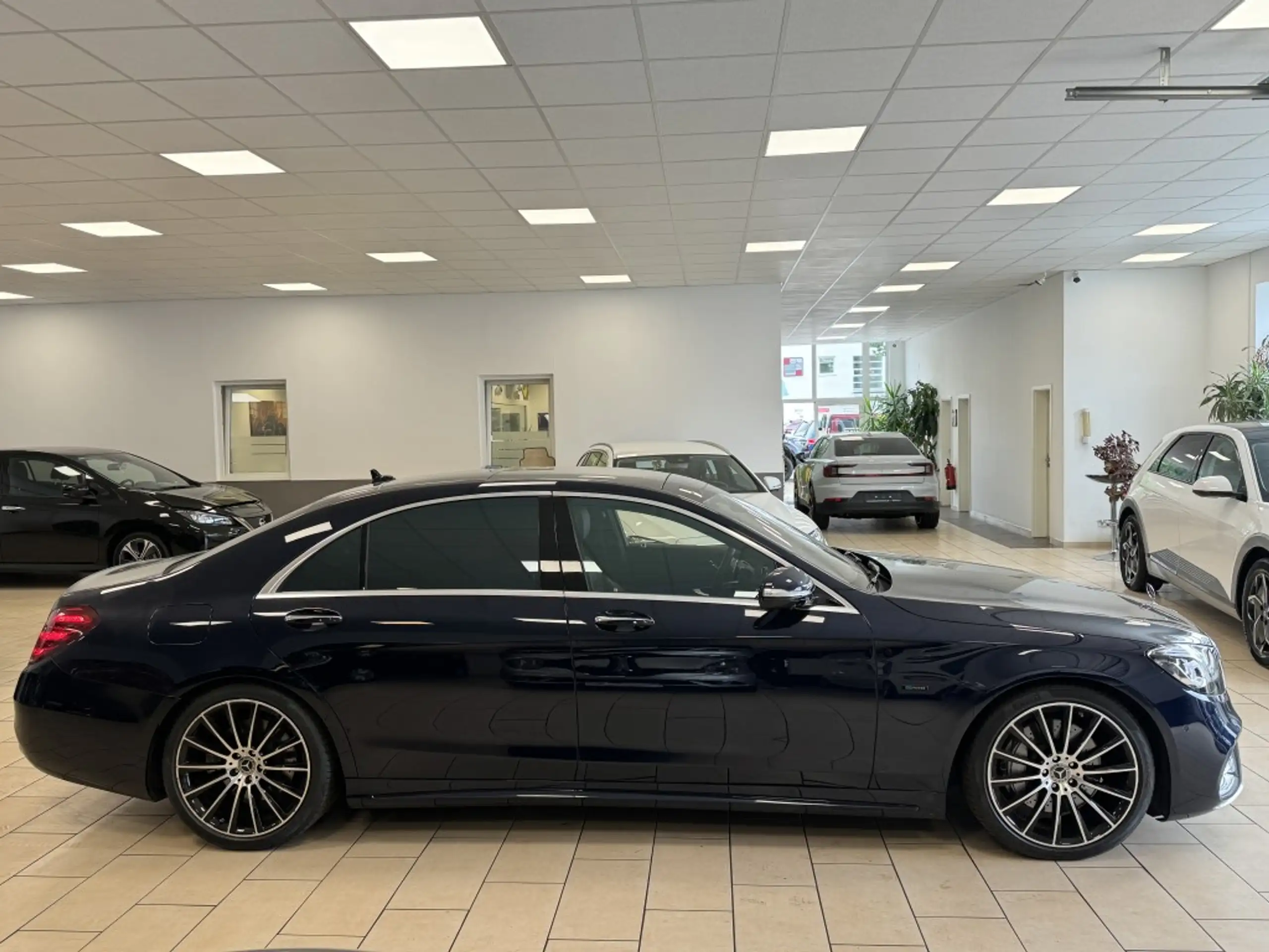 Mercedes-Benz - S 560