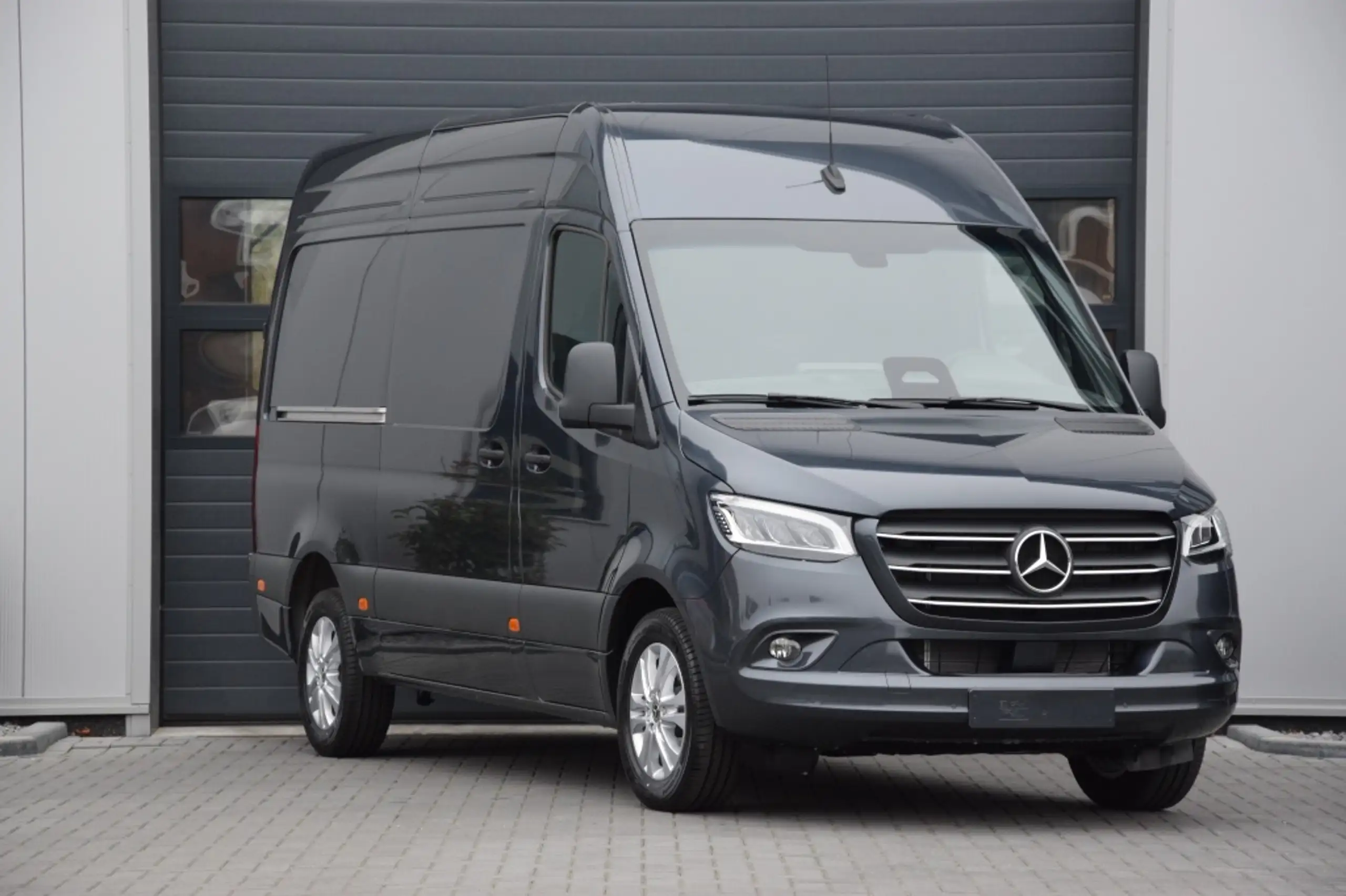 Mercedes-Benz - Sprinter