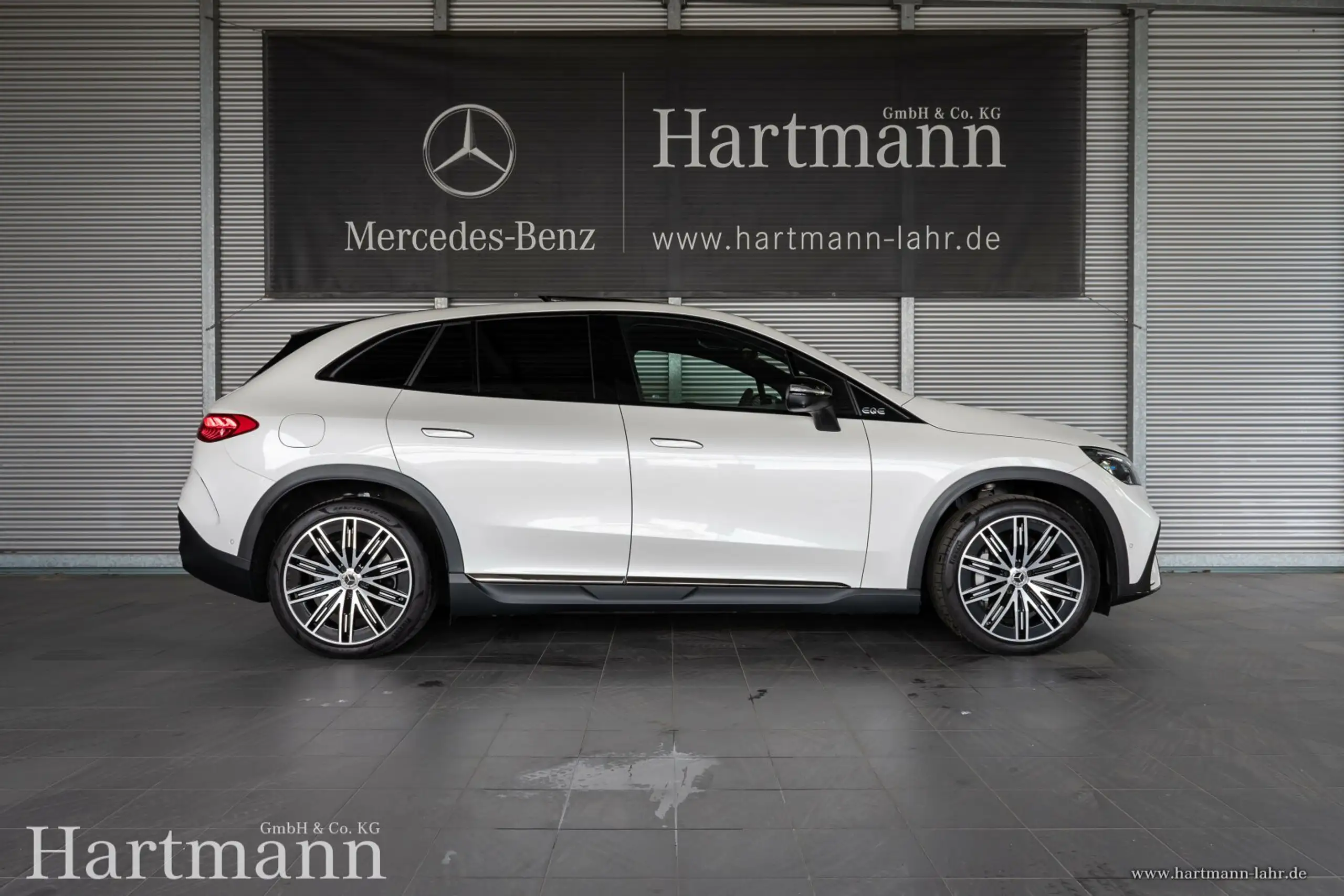 Mercedes-Benz - EQE SUV