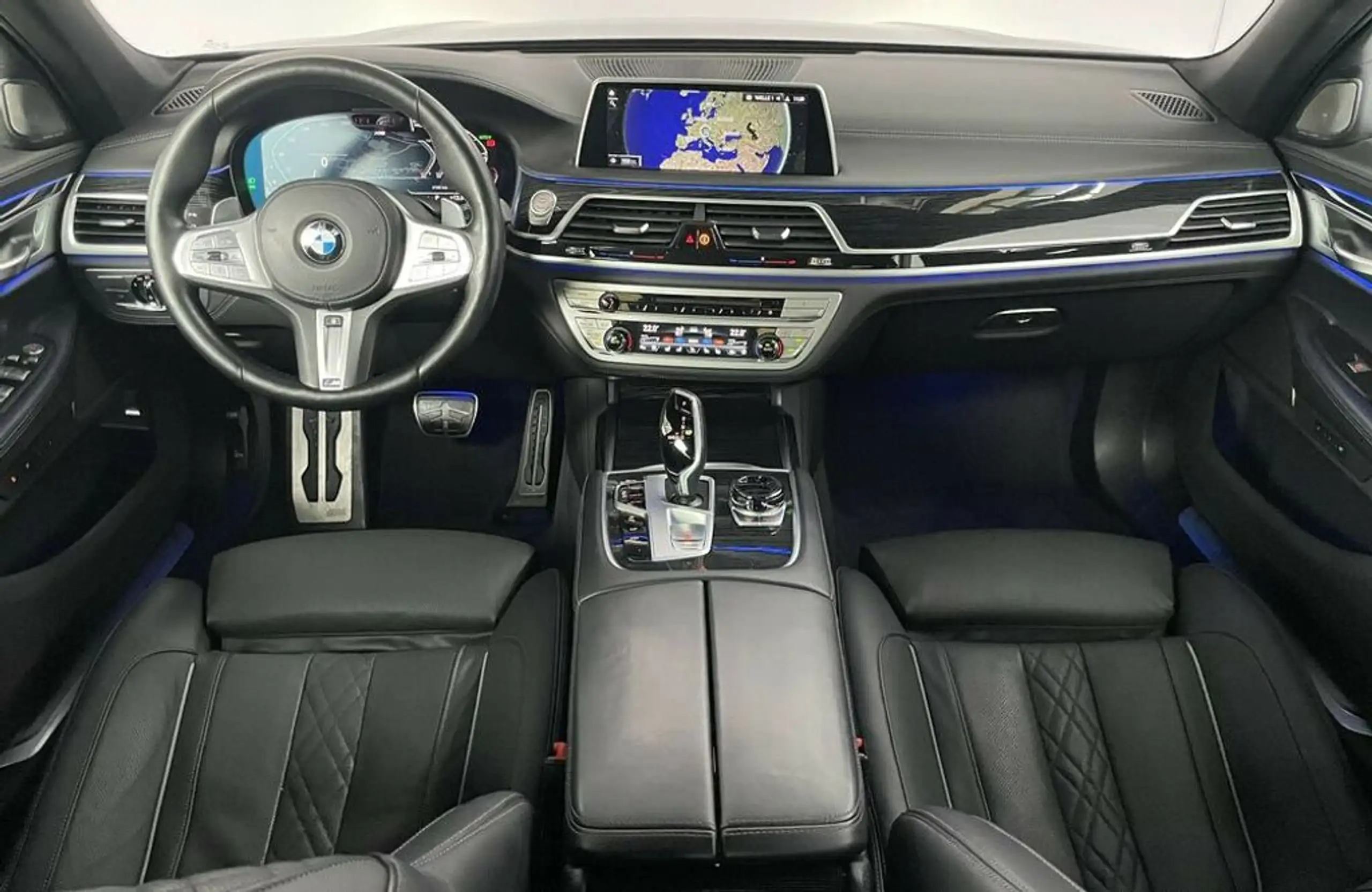 BMW - 740