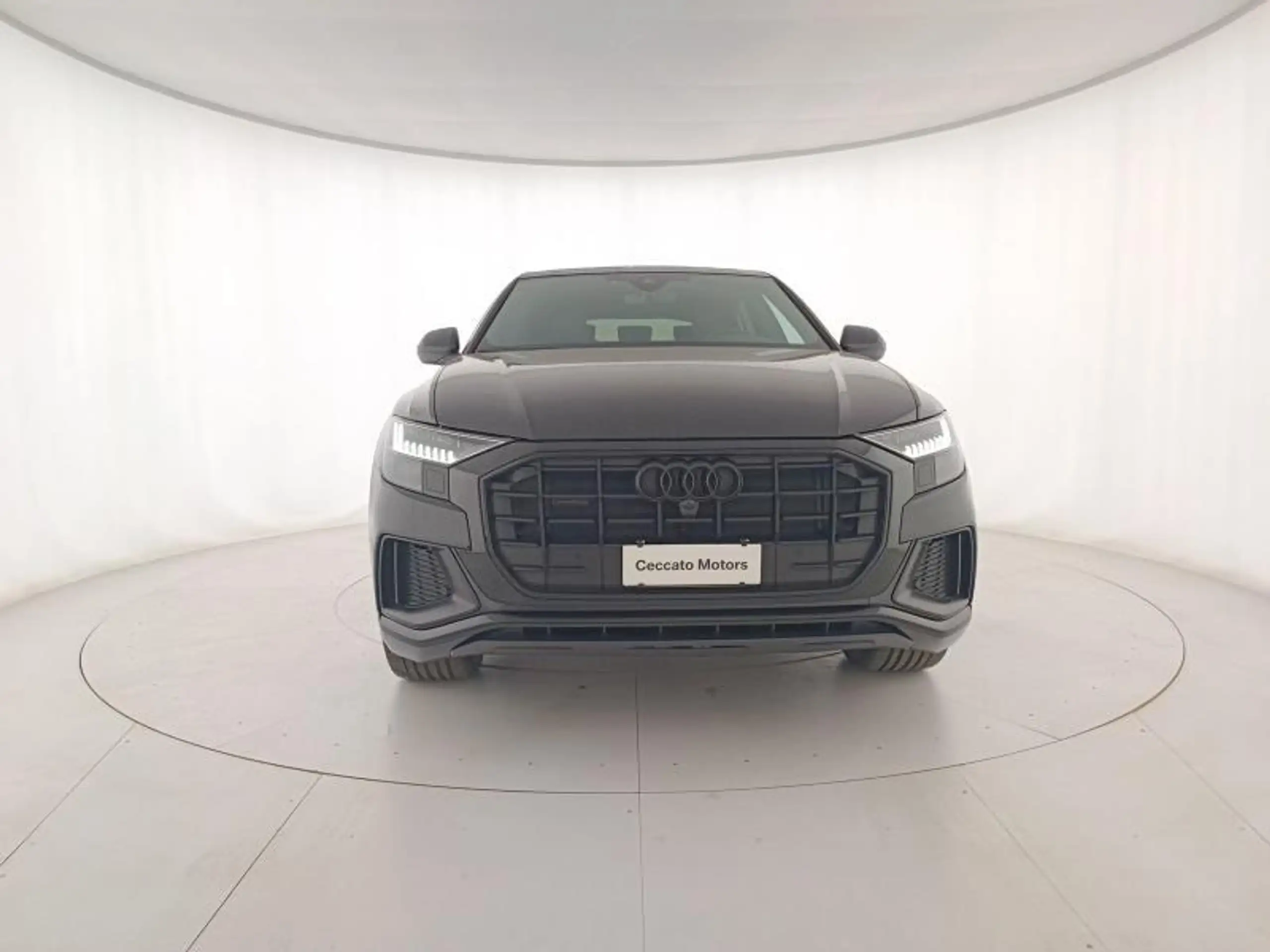 Audi - Q8