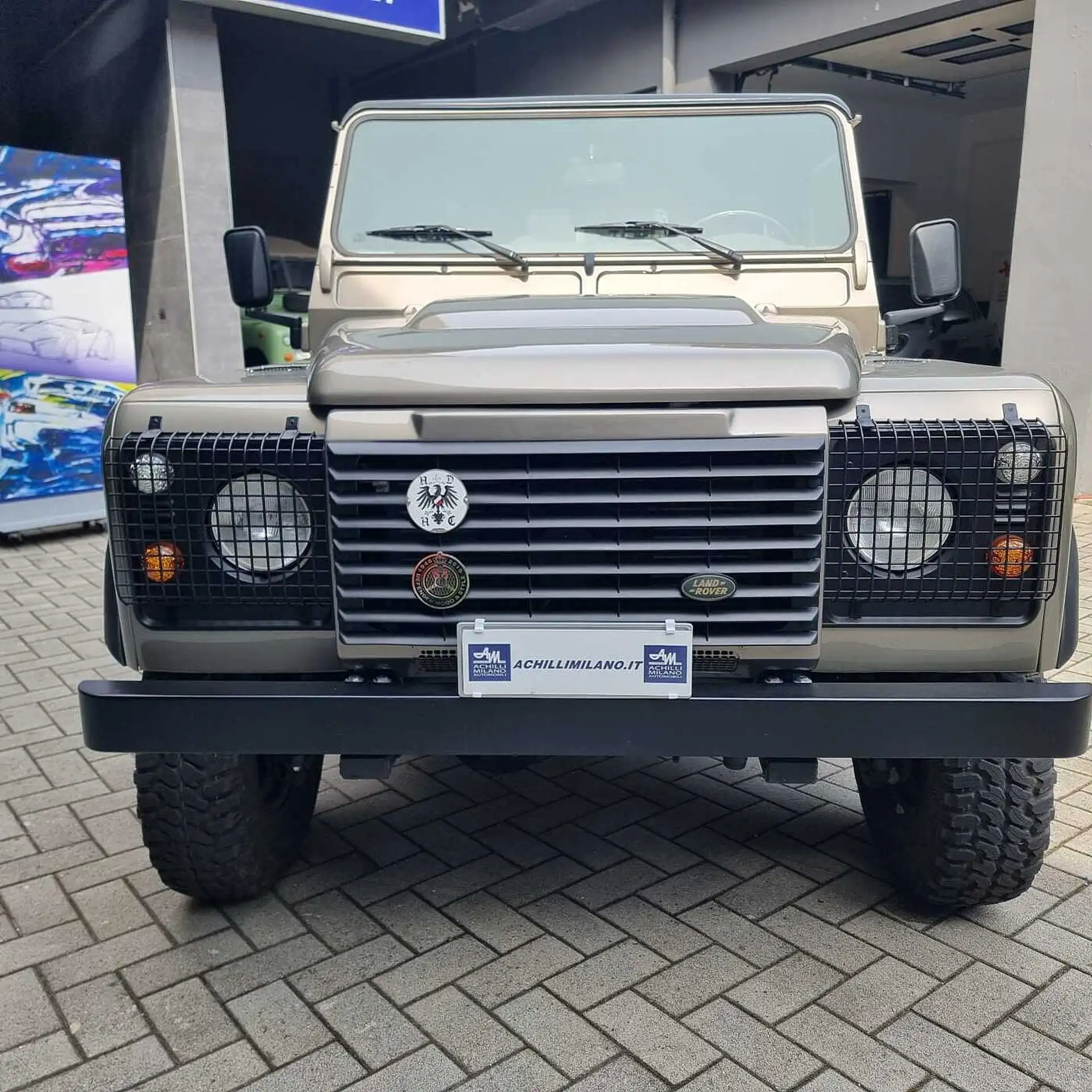 Land Rover - Defender