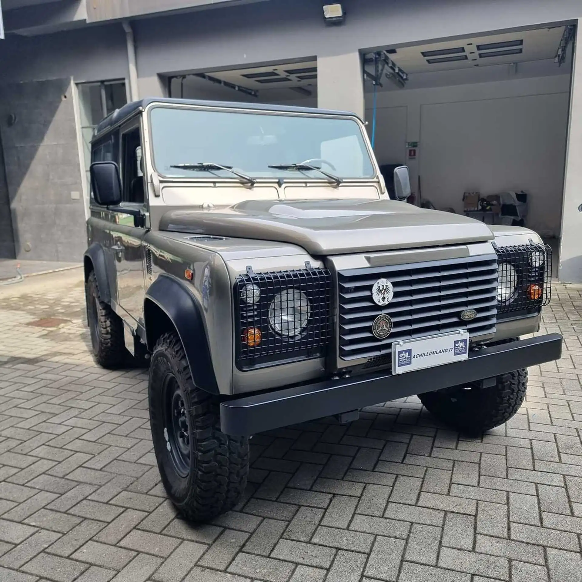 Land Rover - Defender