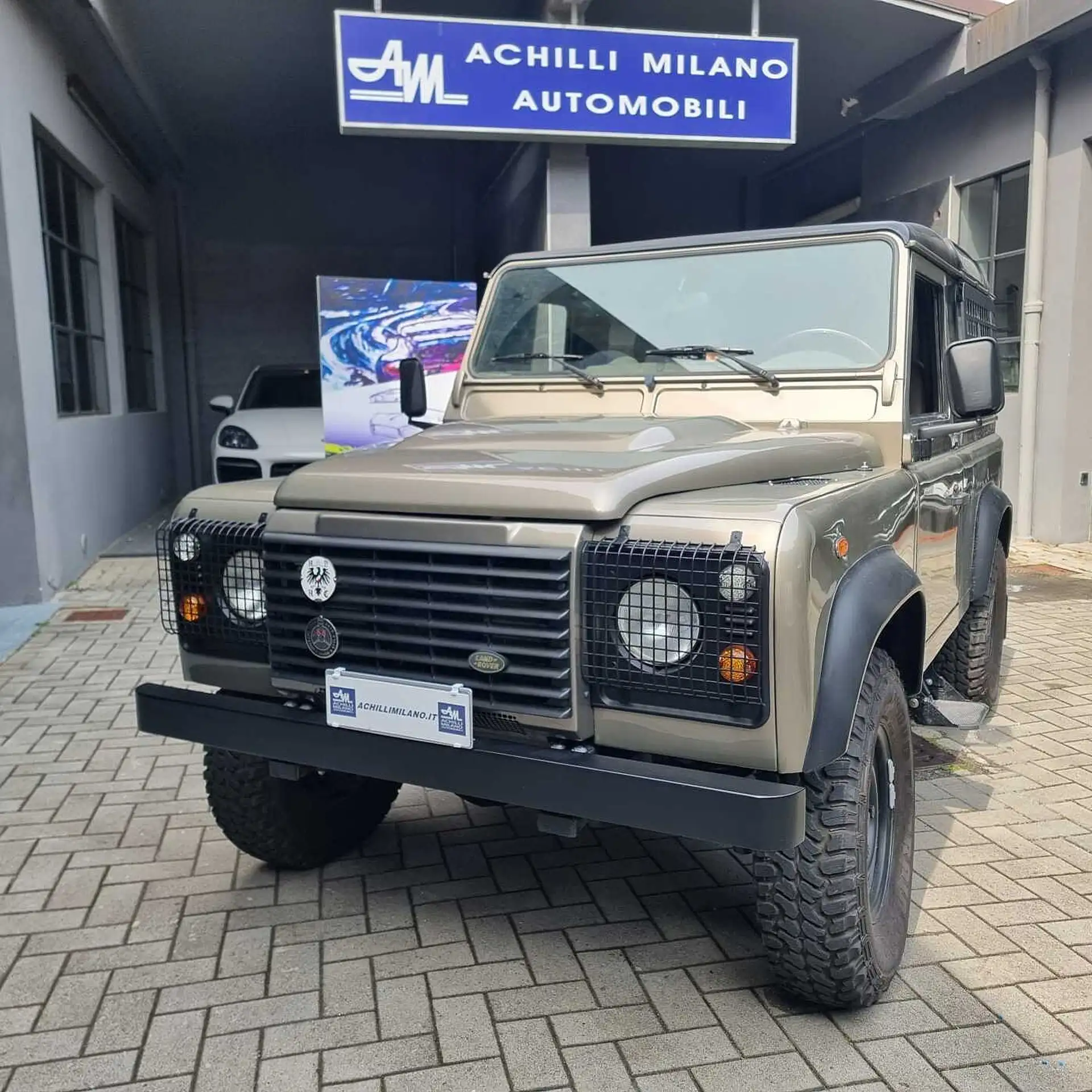 Land Rover - Defender