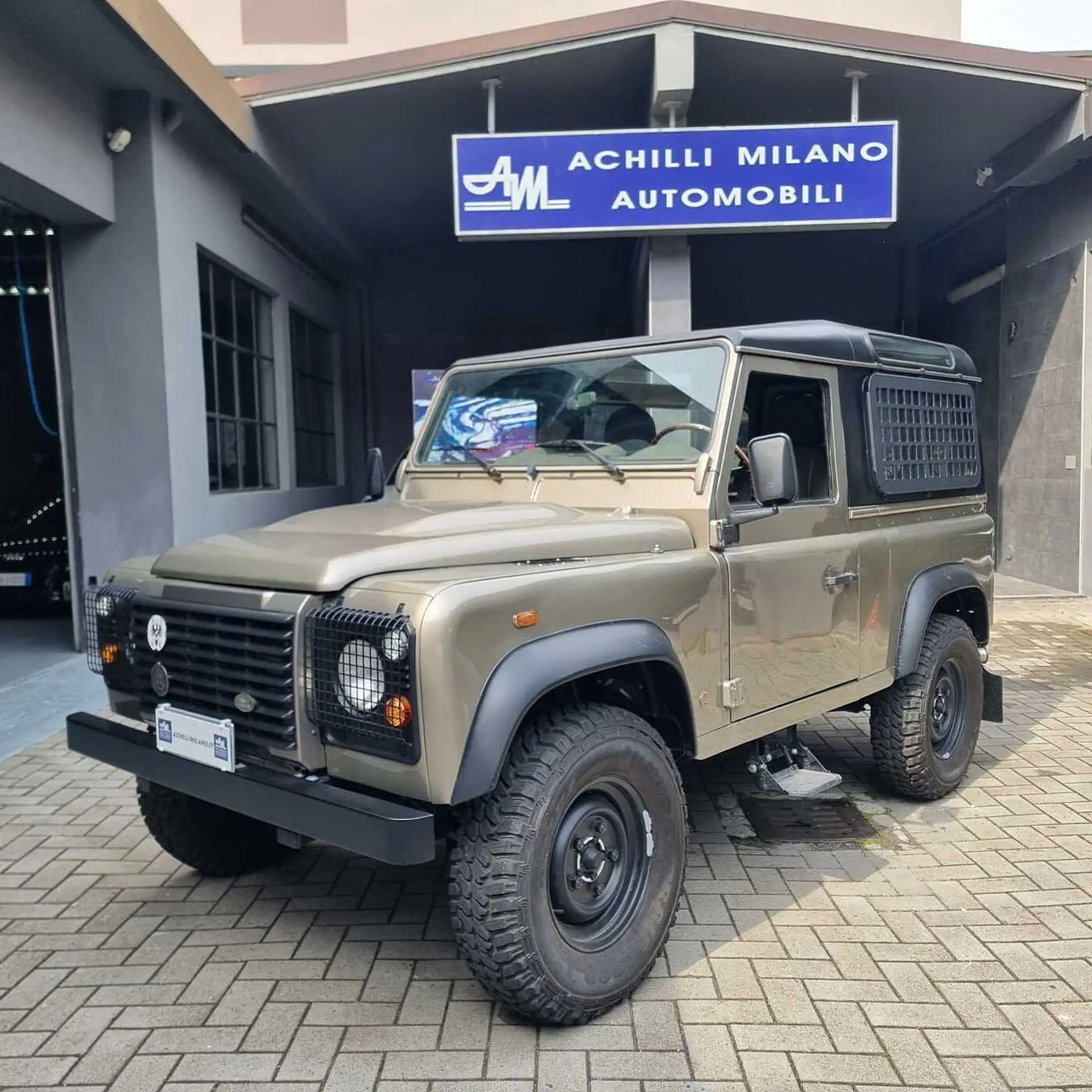 Land Rover - Defender