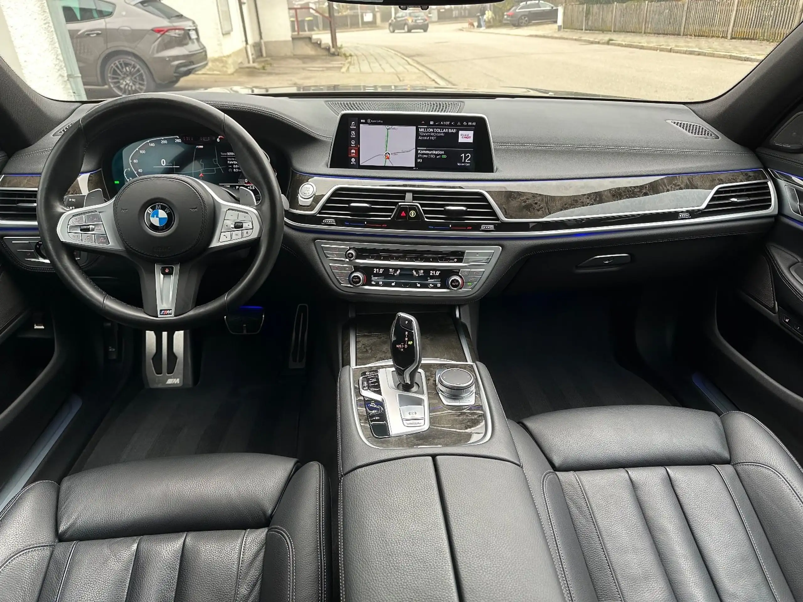 BMW - 730