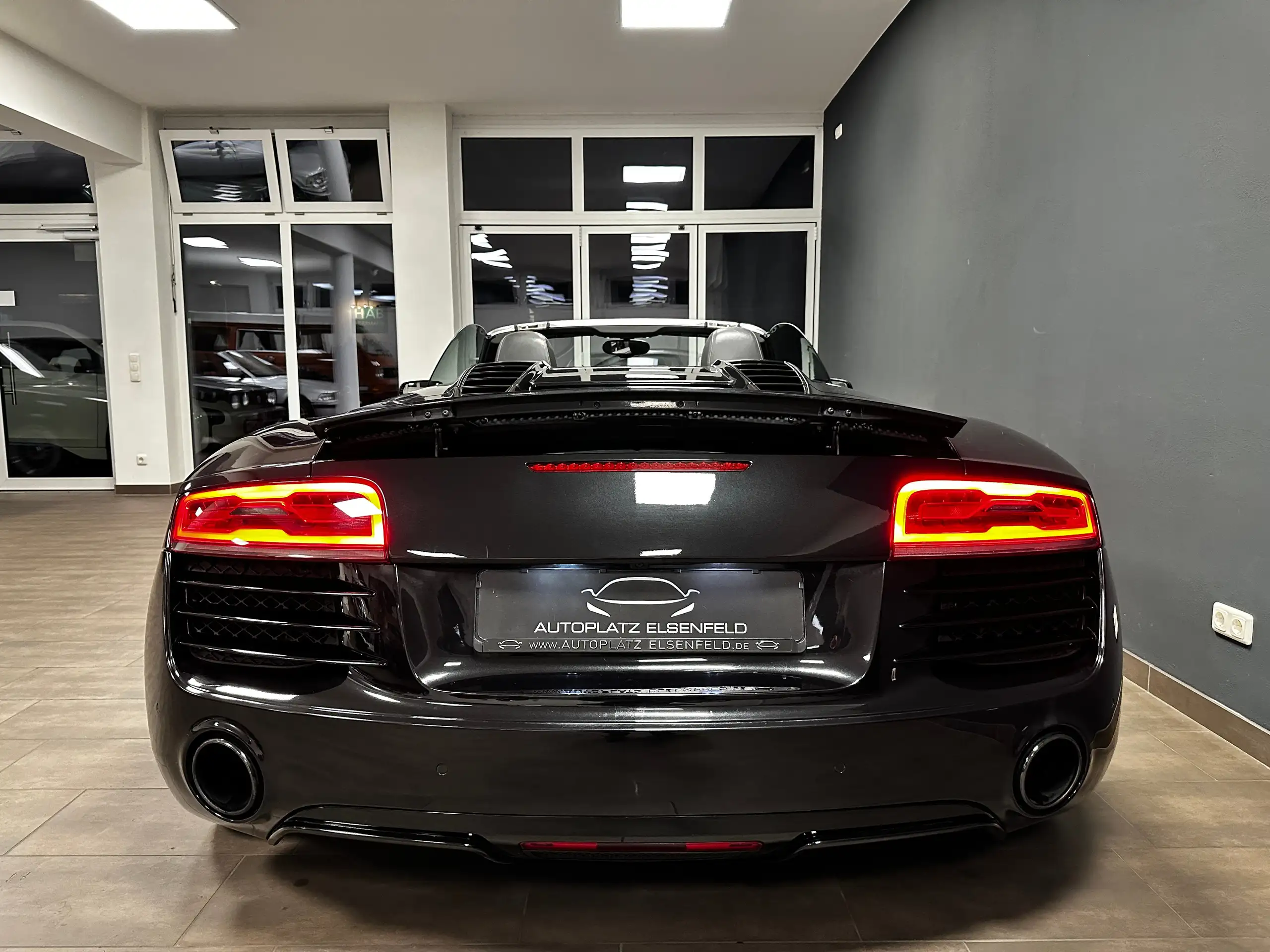 Audi - R8