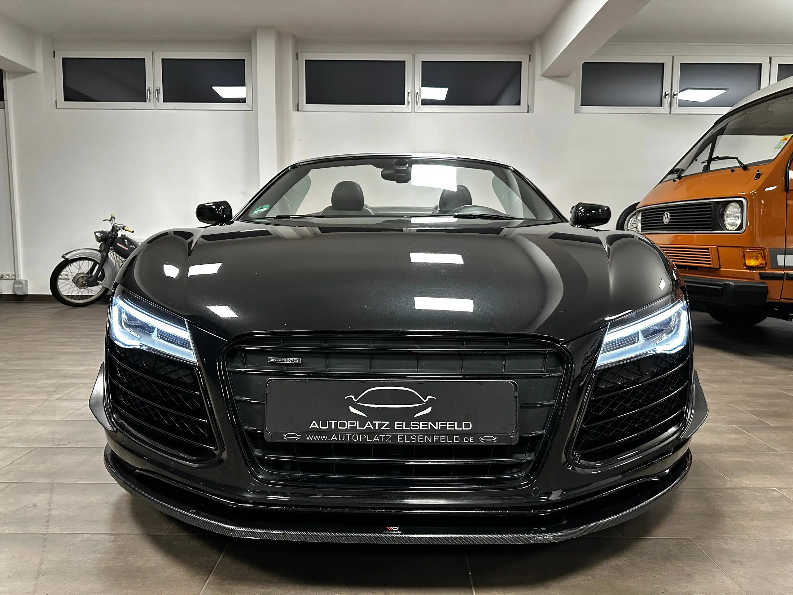 Audi - R8