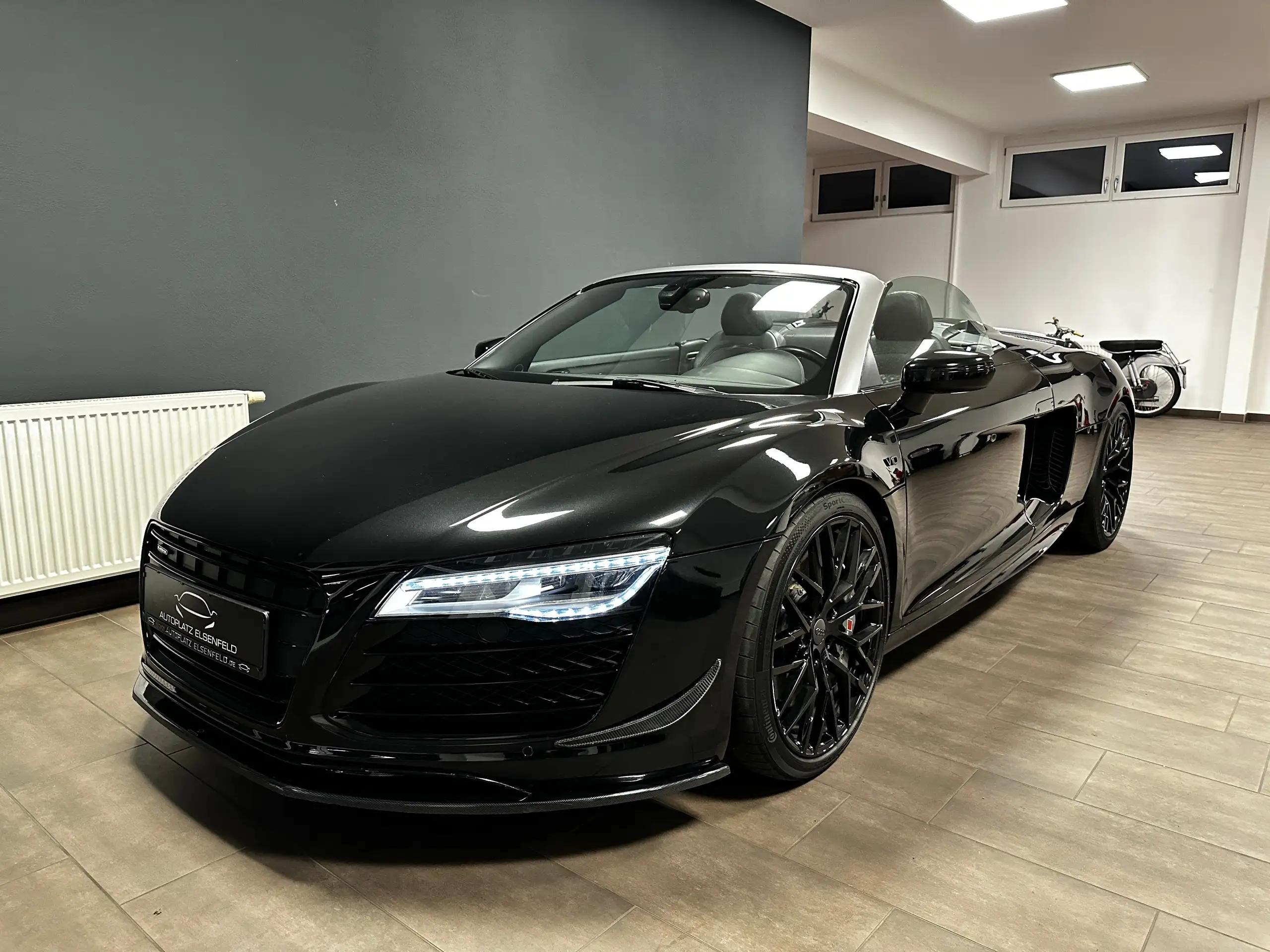 Audi - R8