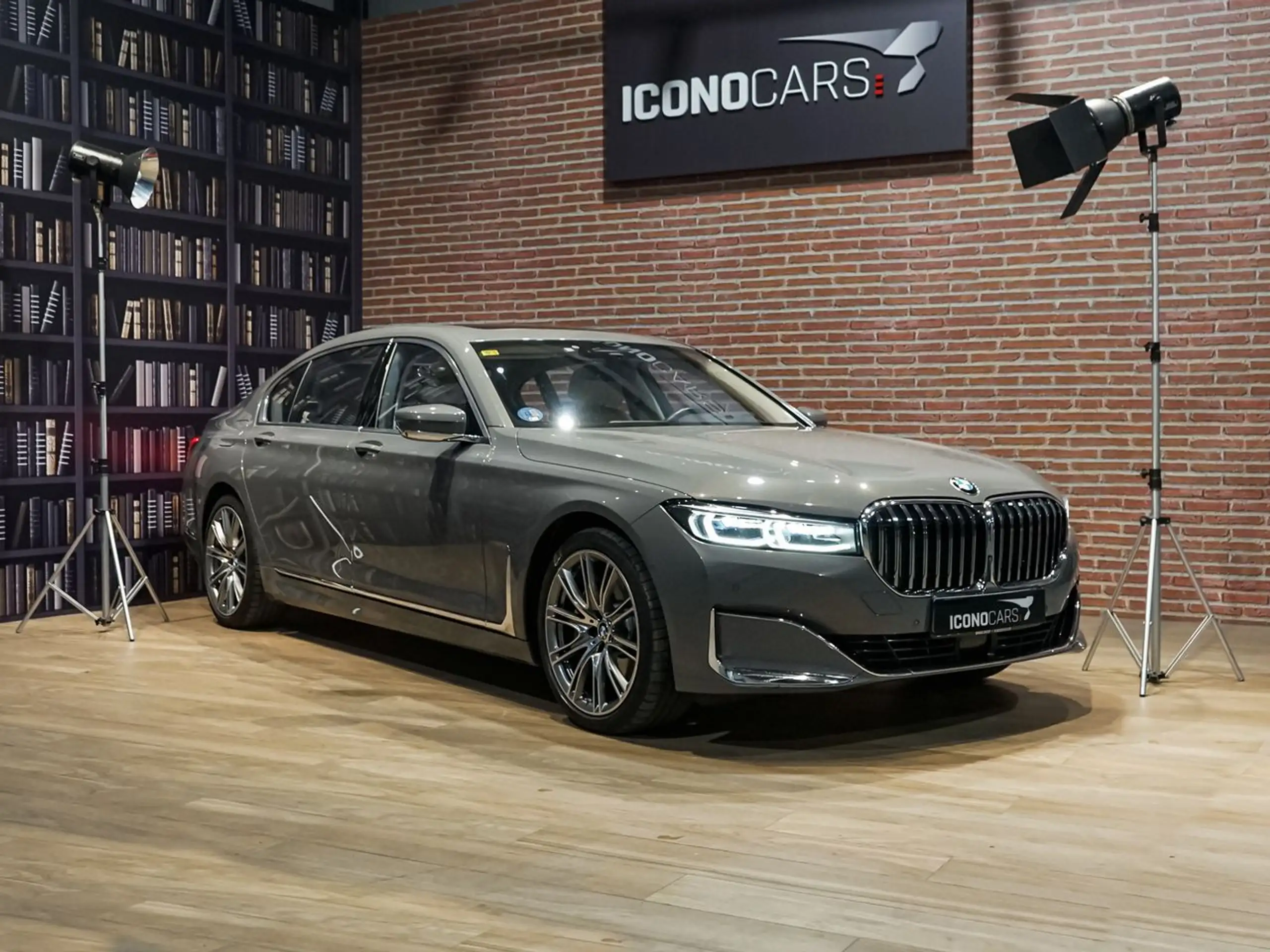 BMW - 745