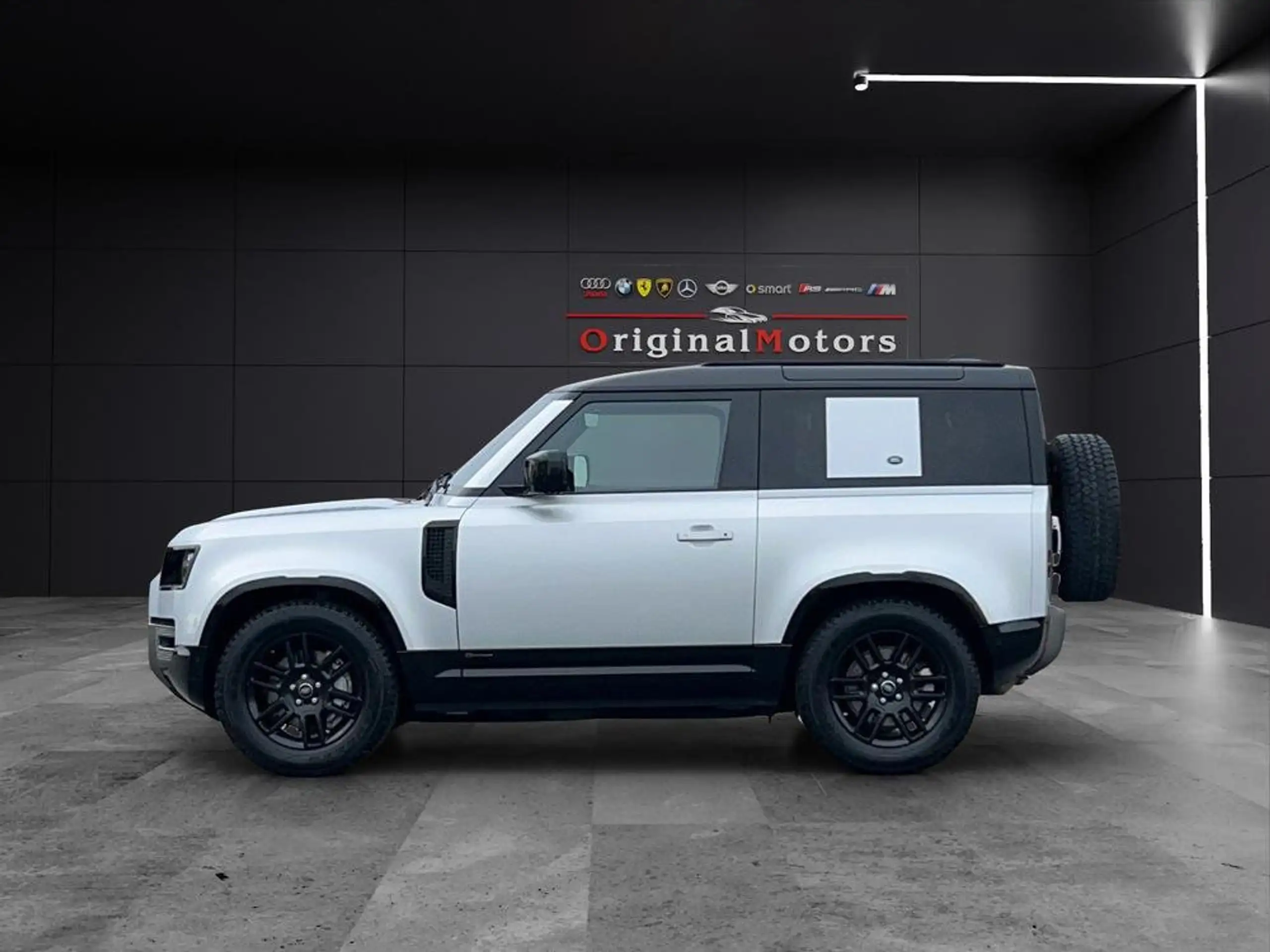 Land Rover Defender 2021