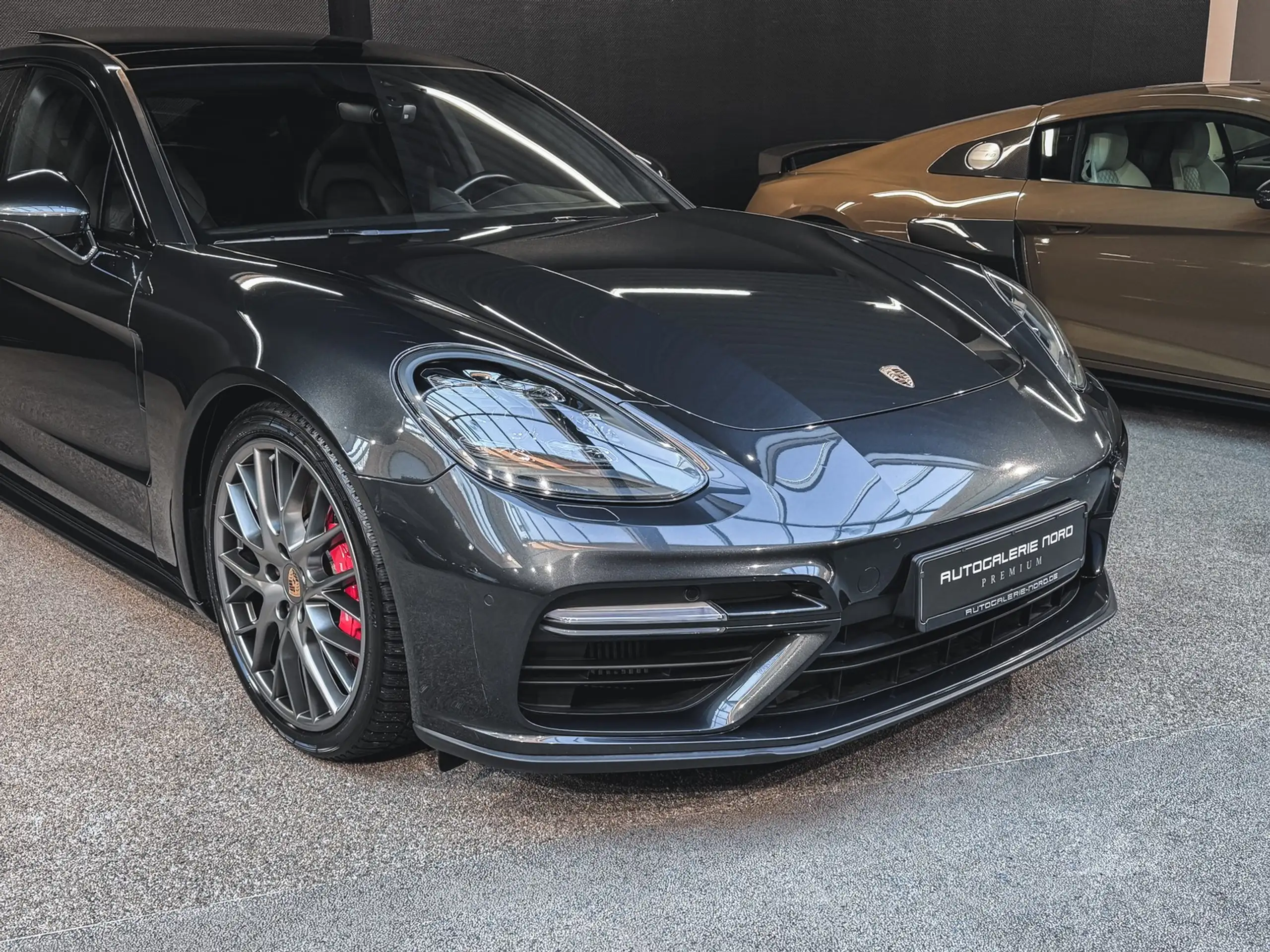 Porsche - Panamera