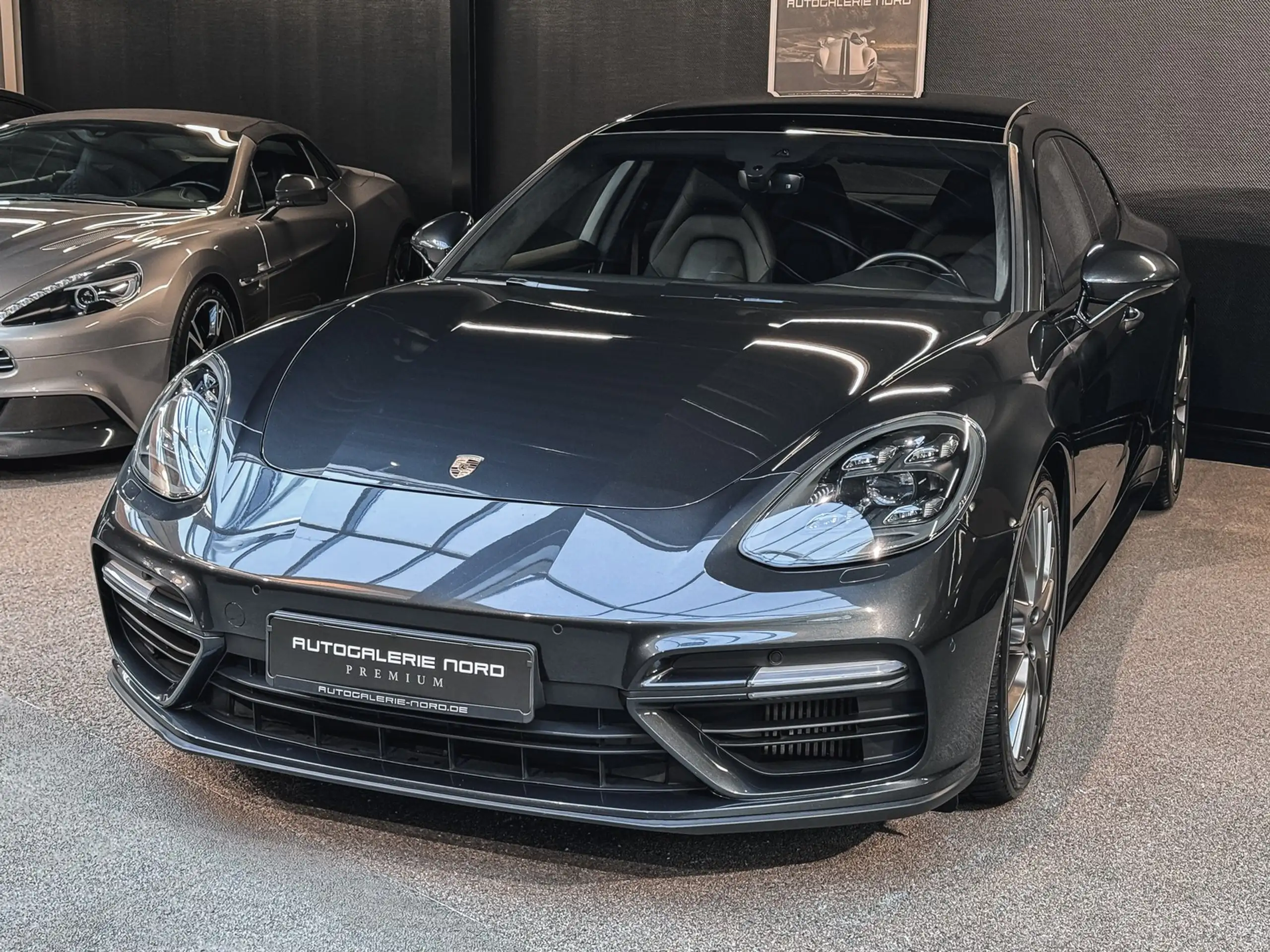 Porsche - Panamera