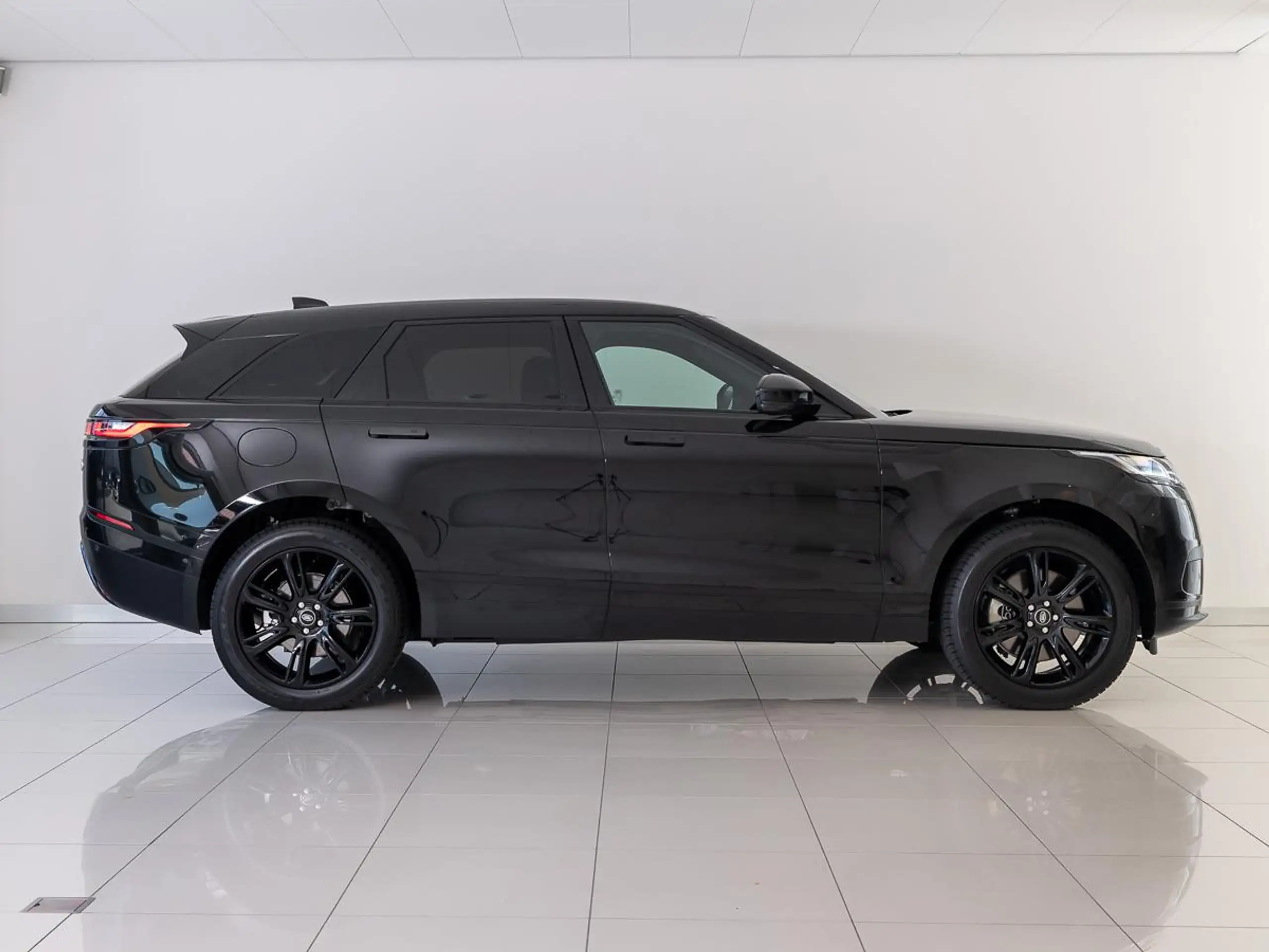 Land Rover - Range Rover Velar