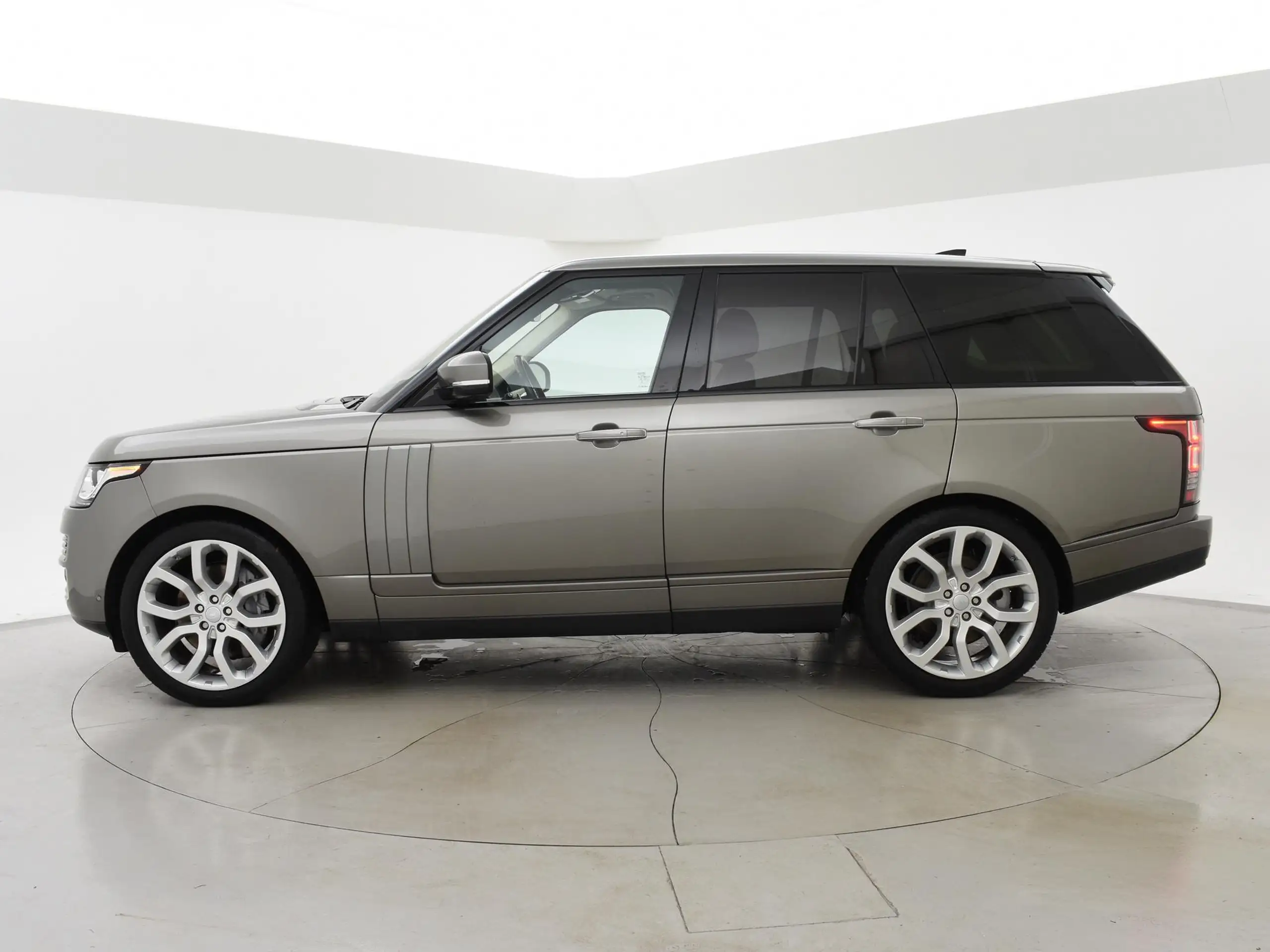 Land Rover - Range Rover