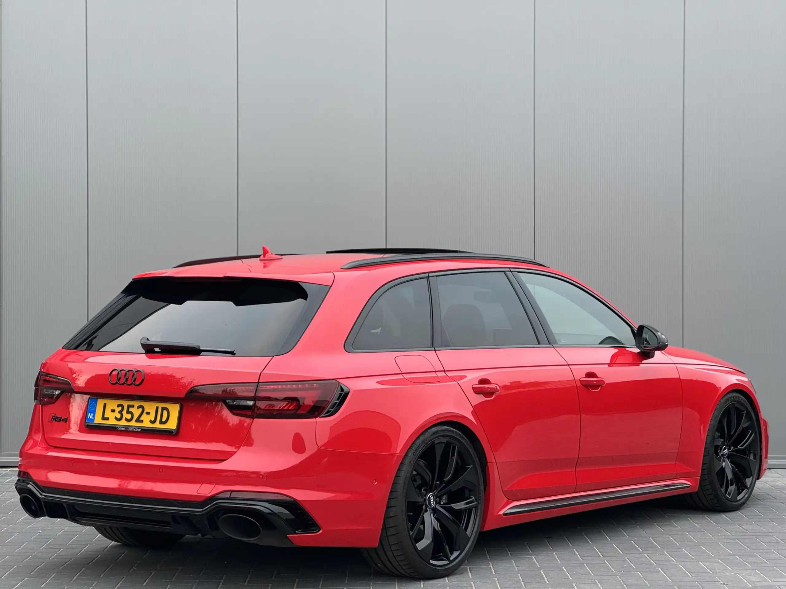 Audi - RS4