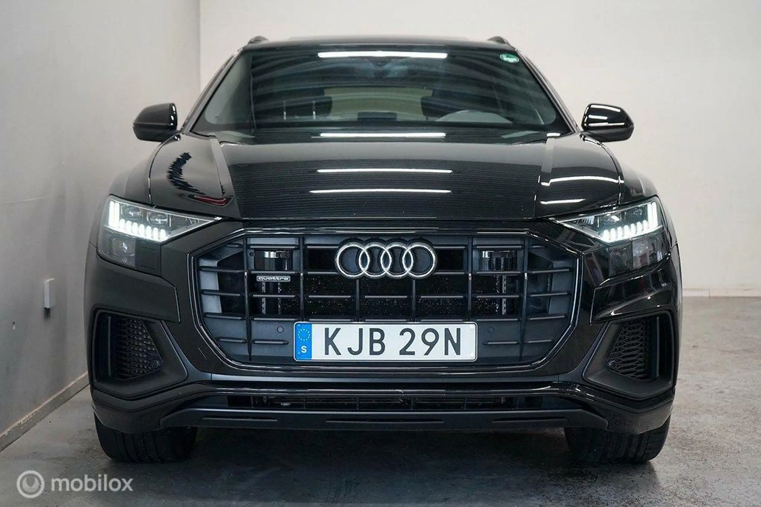 Audi - Q8