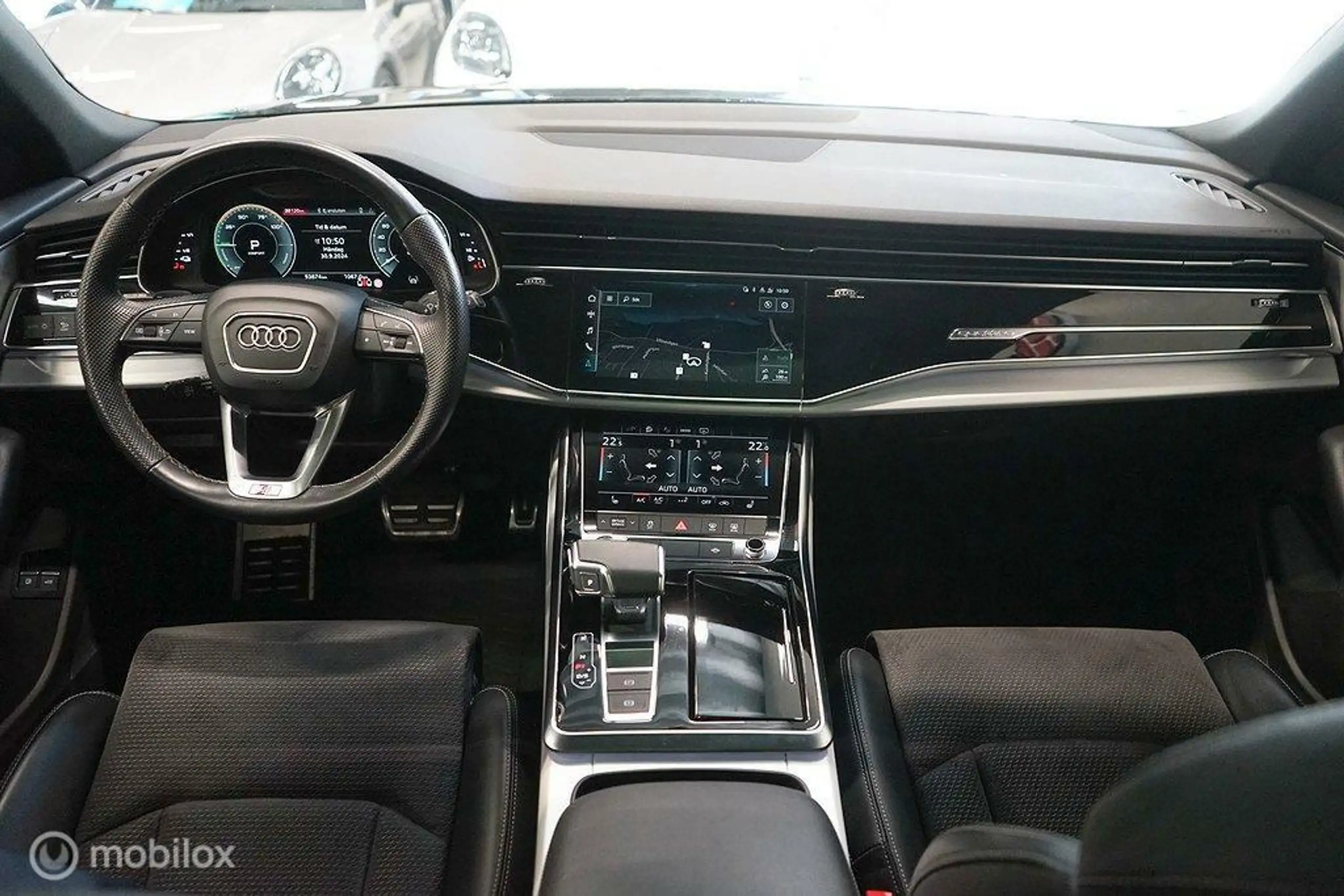 Audi - Q8