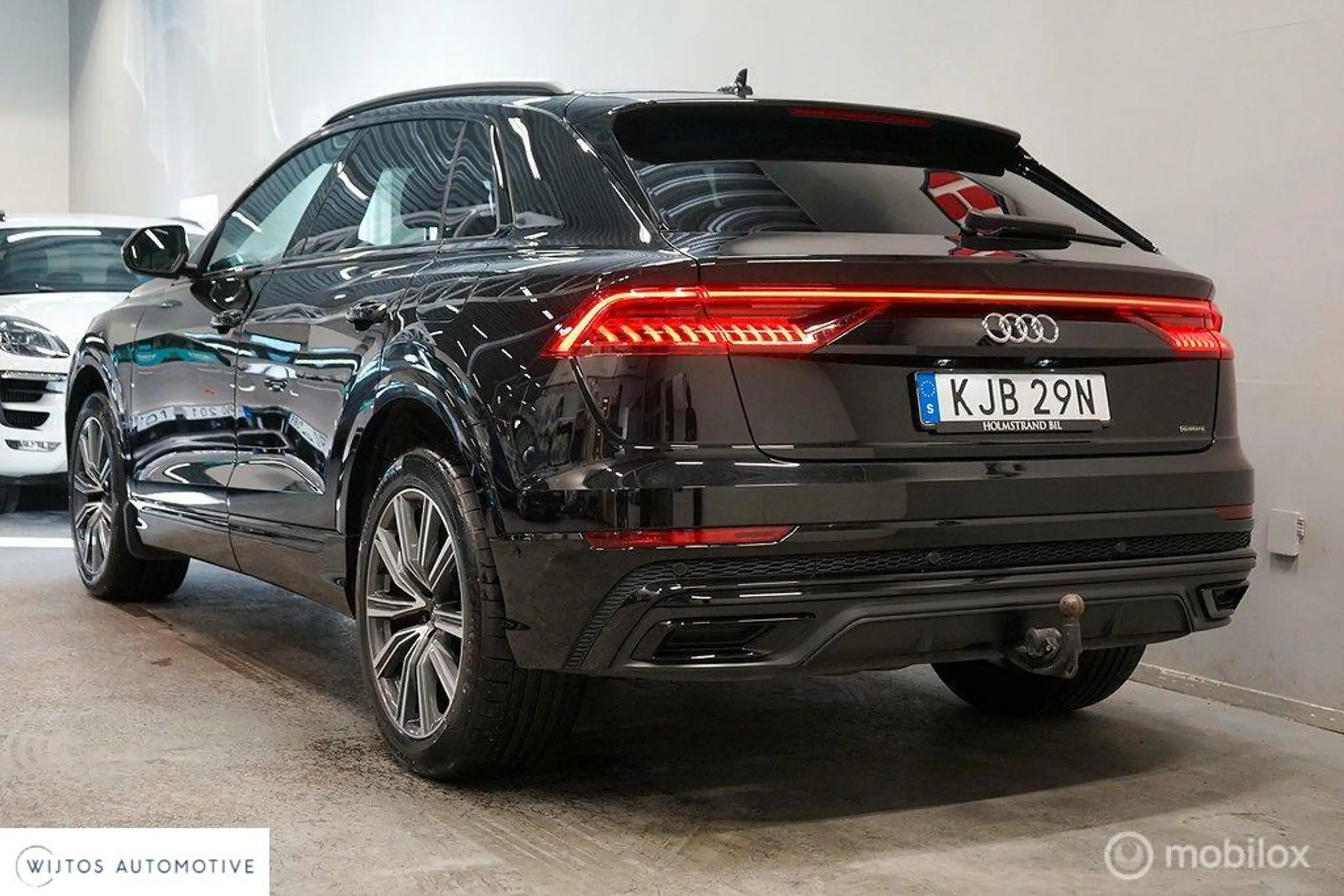 Audi - Q8