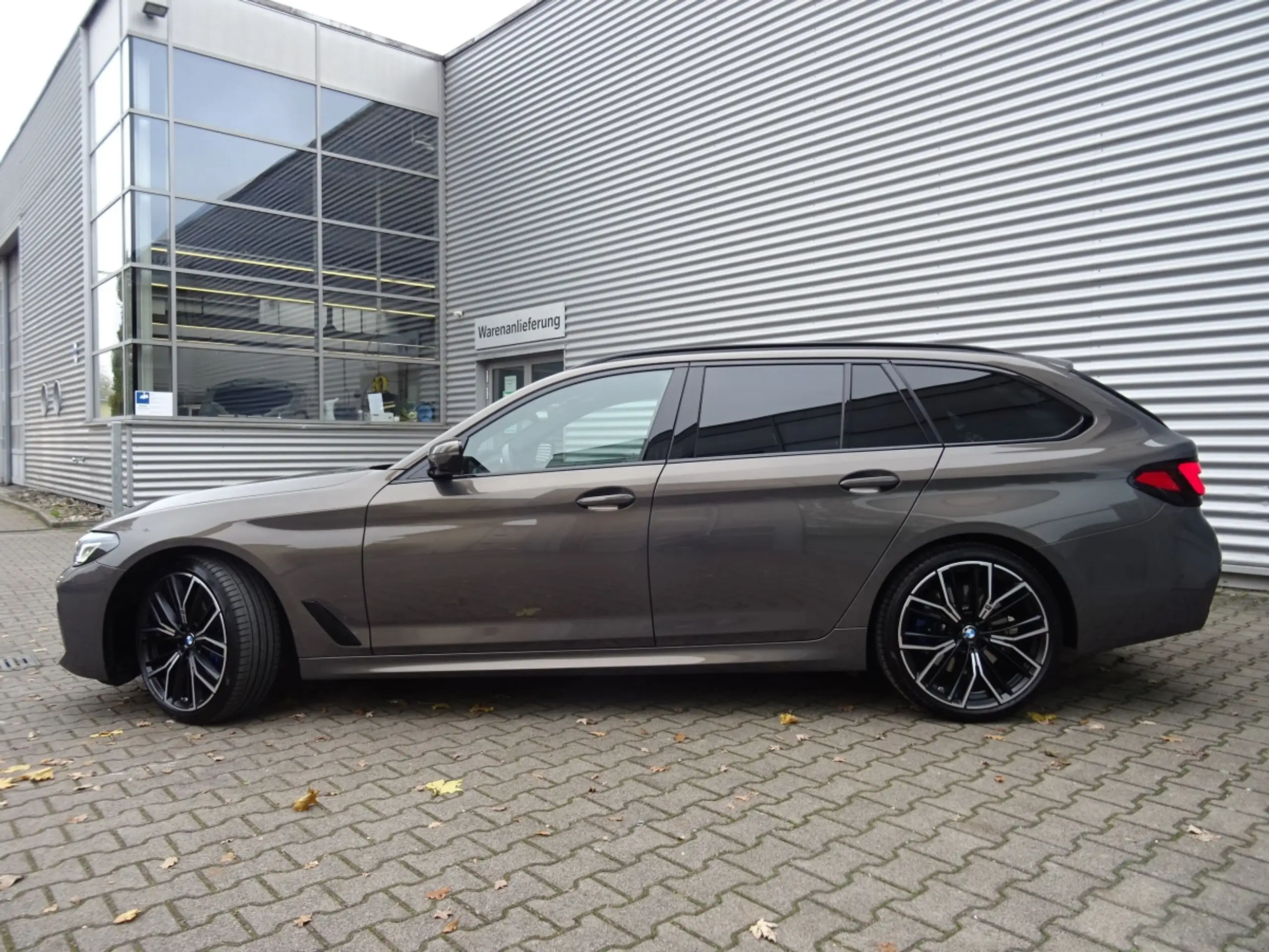 BMW - 530