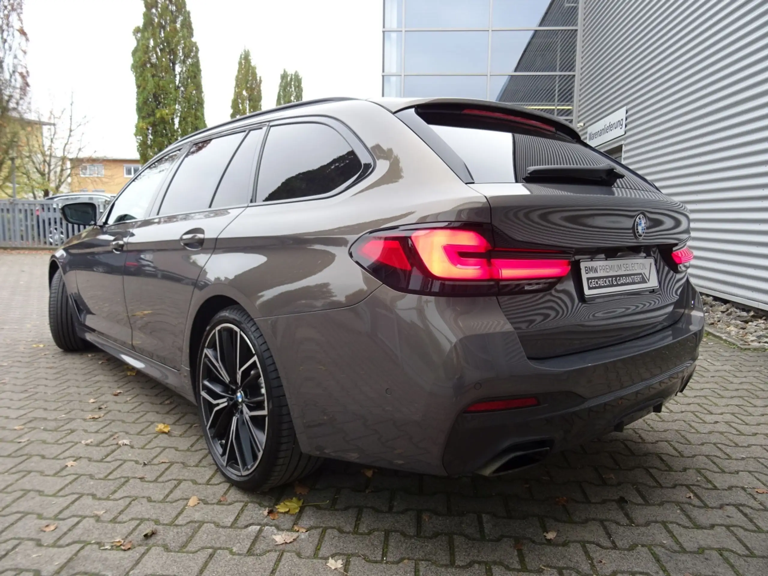 BMW - 530