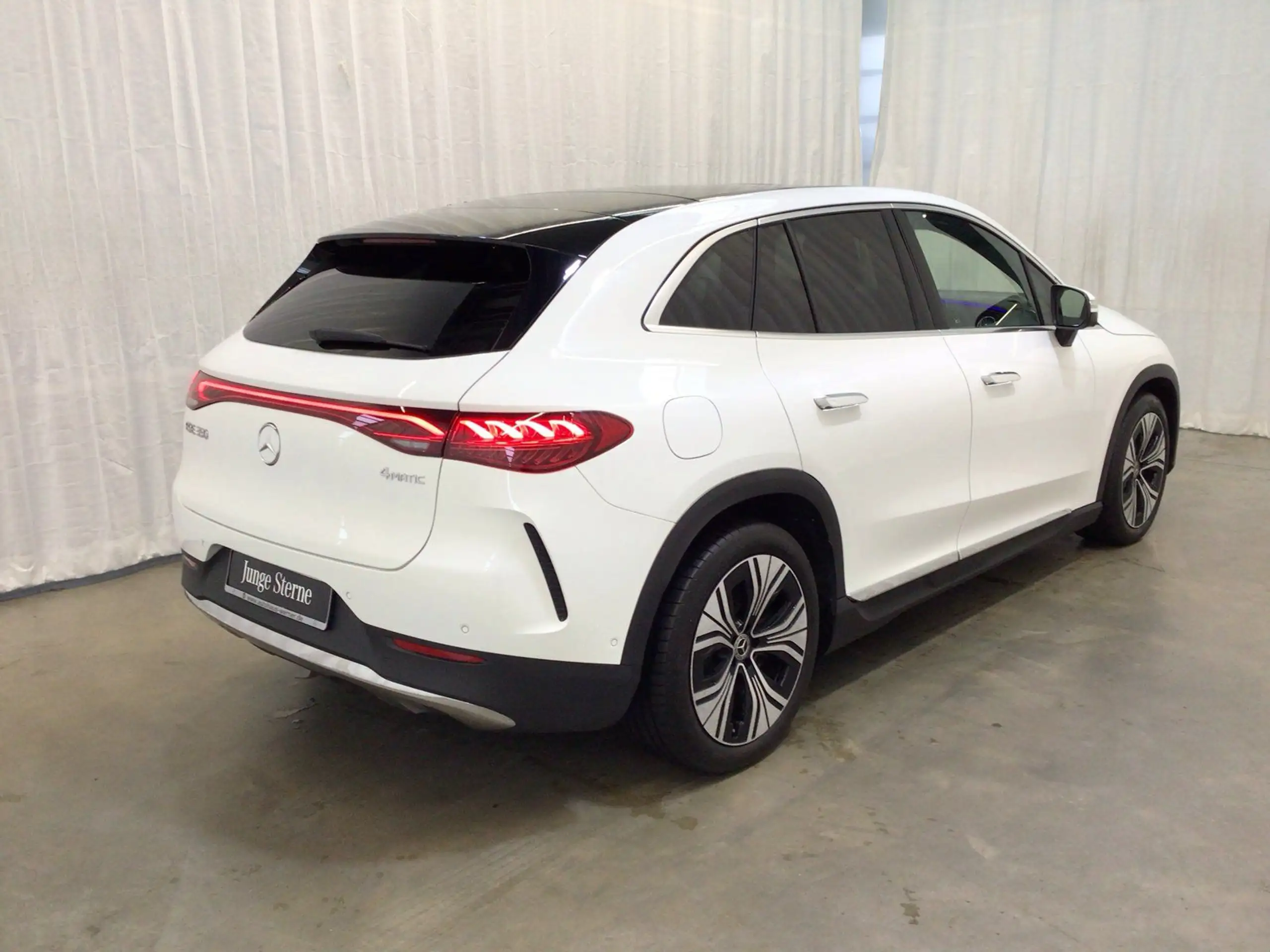 Mercedes-Benz - EQE SUV