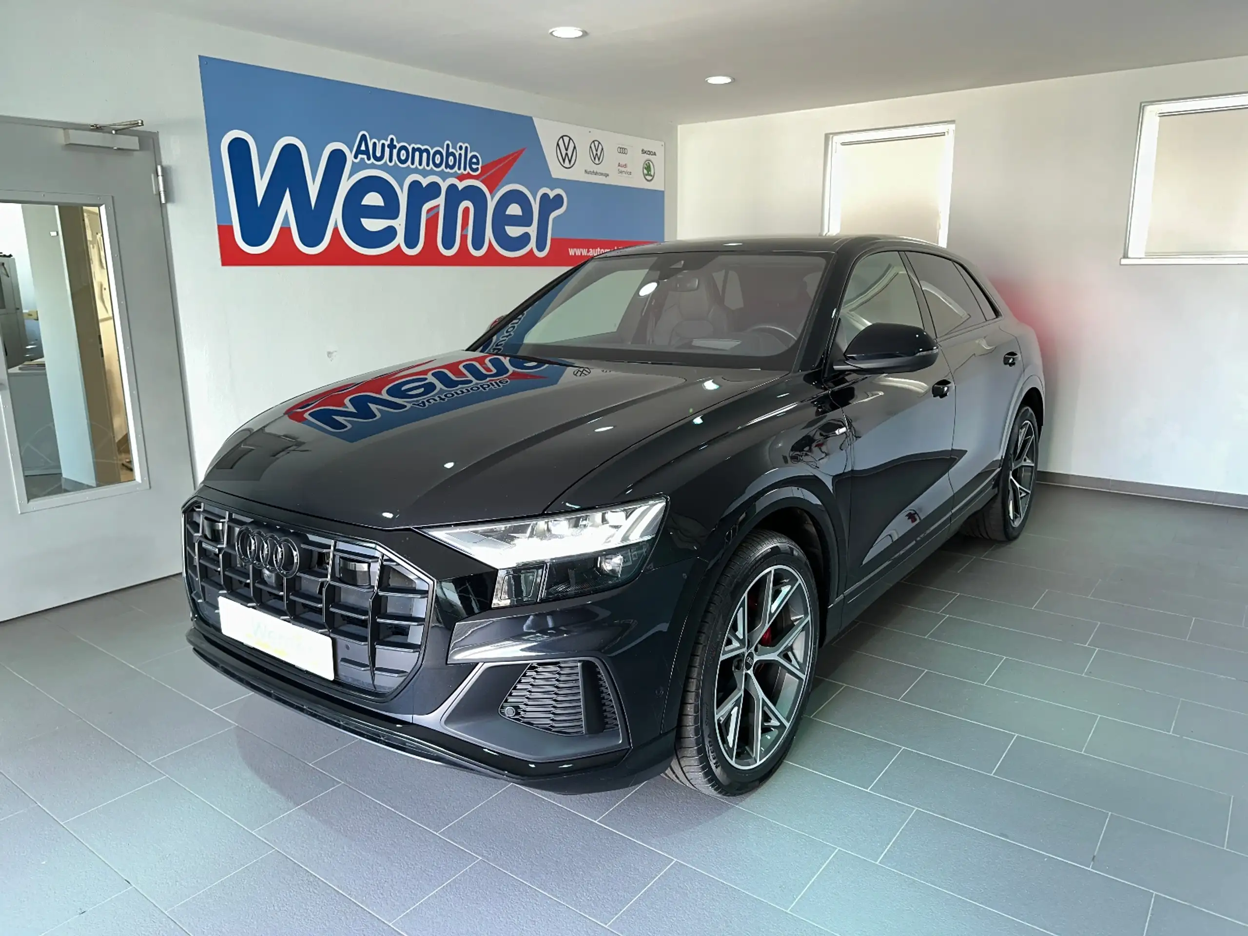 Audi - Q8